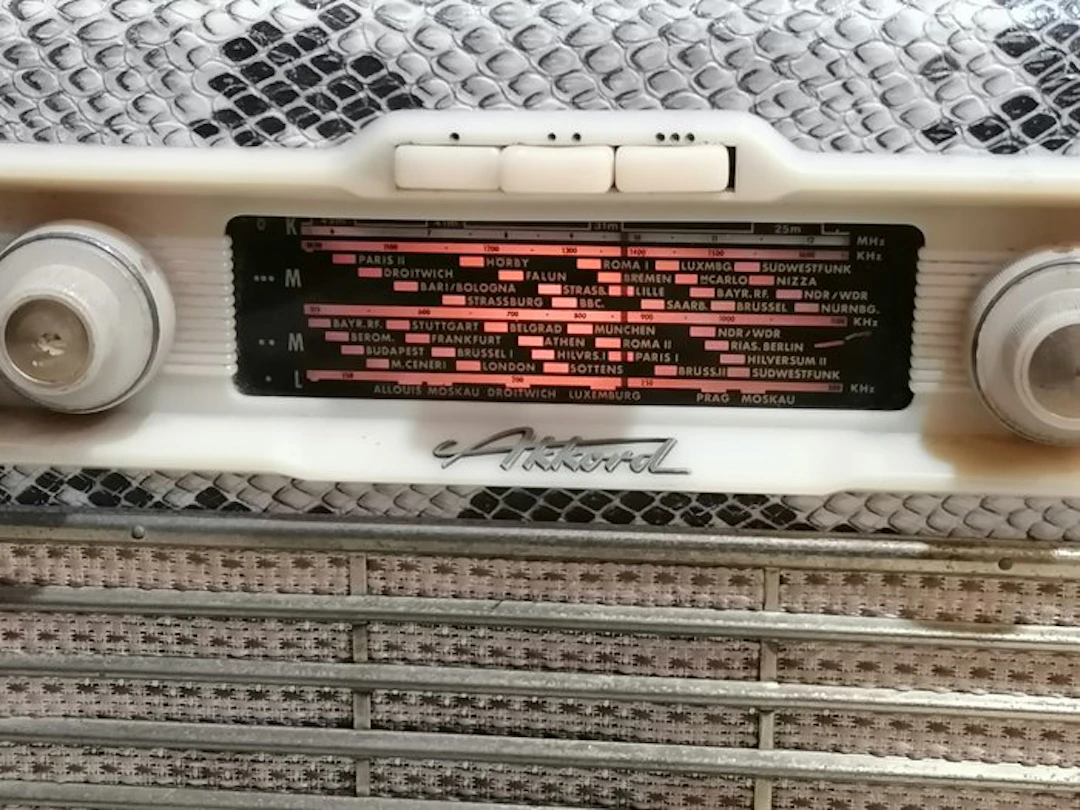 Akkord - Pinguin M57 de 1957 Tube radio