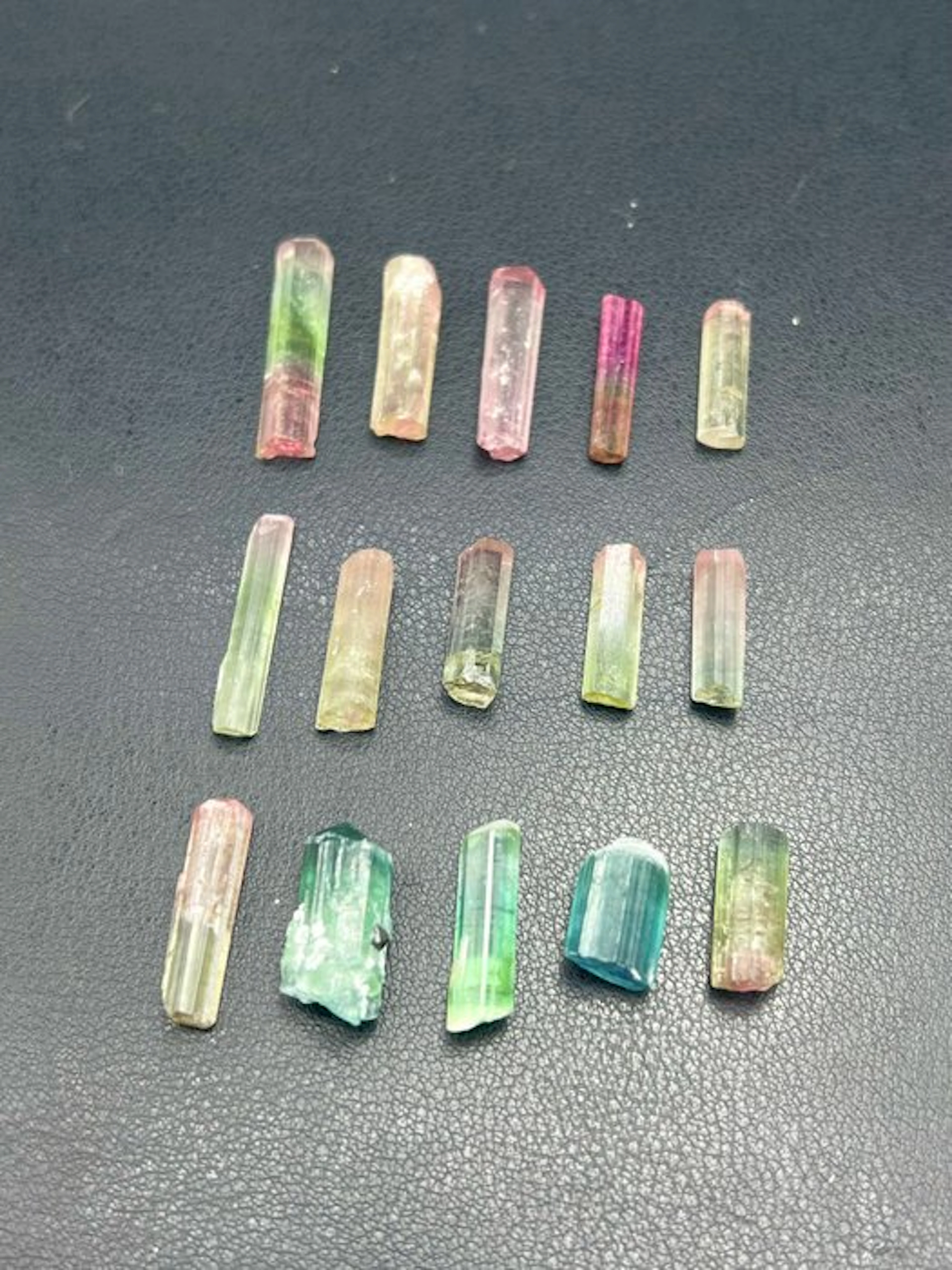 Bicolour tourmaline Crystals - Height: 25 mm - Width: 5 mm- 15 g - (1)