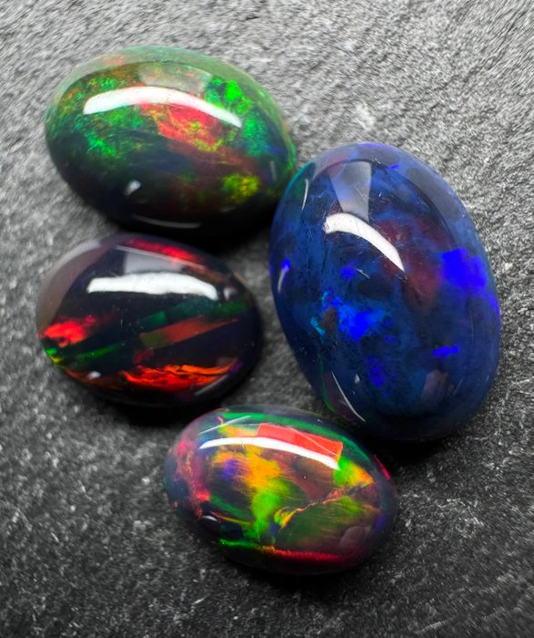 Opal Cabochons- 1,01 g - (4)