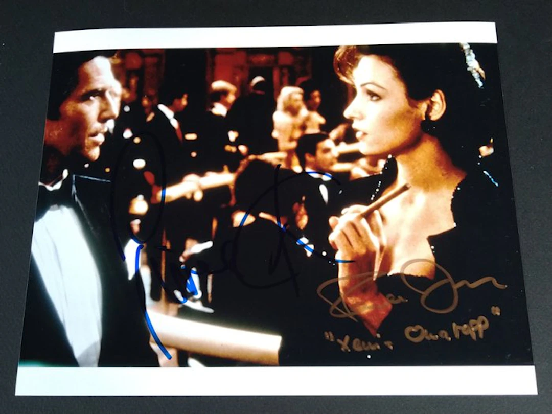 James Bond 007: GoldenEye - Pierce Brosnan + Famke...