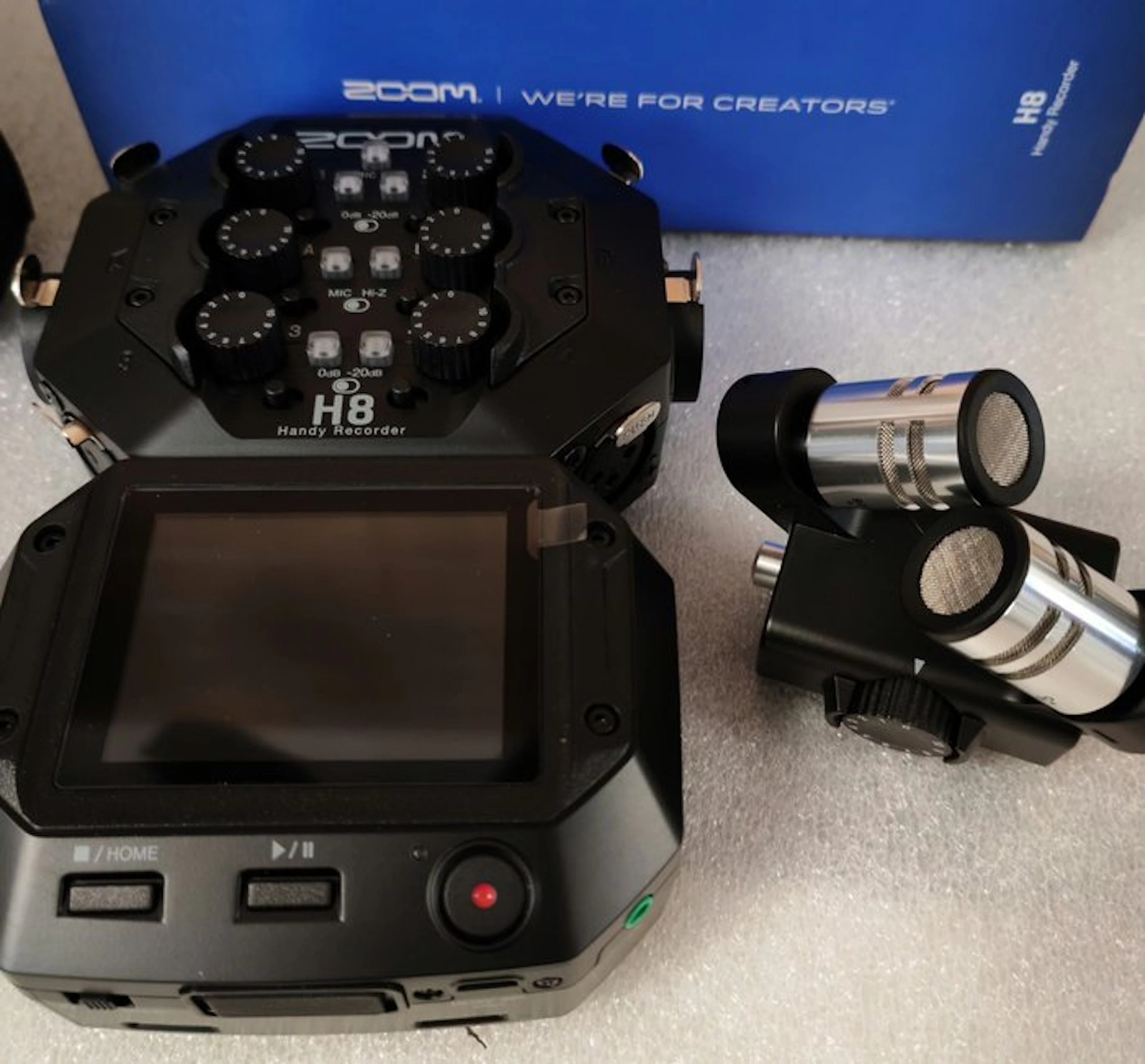 Zoom - H8 Handheld Digital Recorder 8-Track Digital multitrack recorder