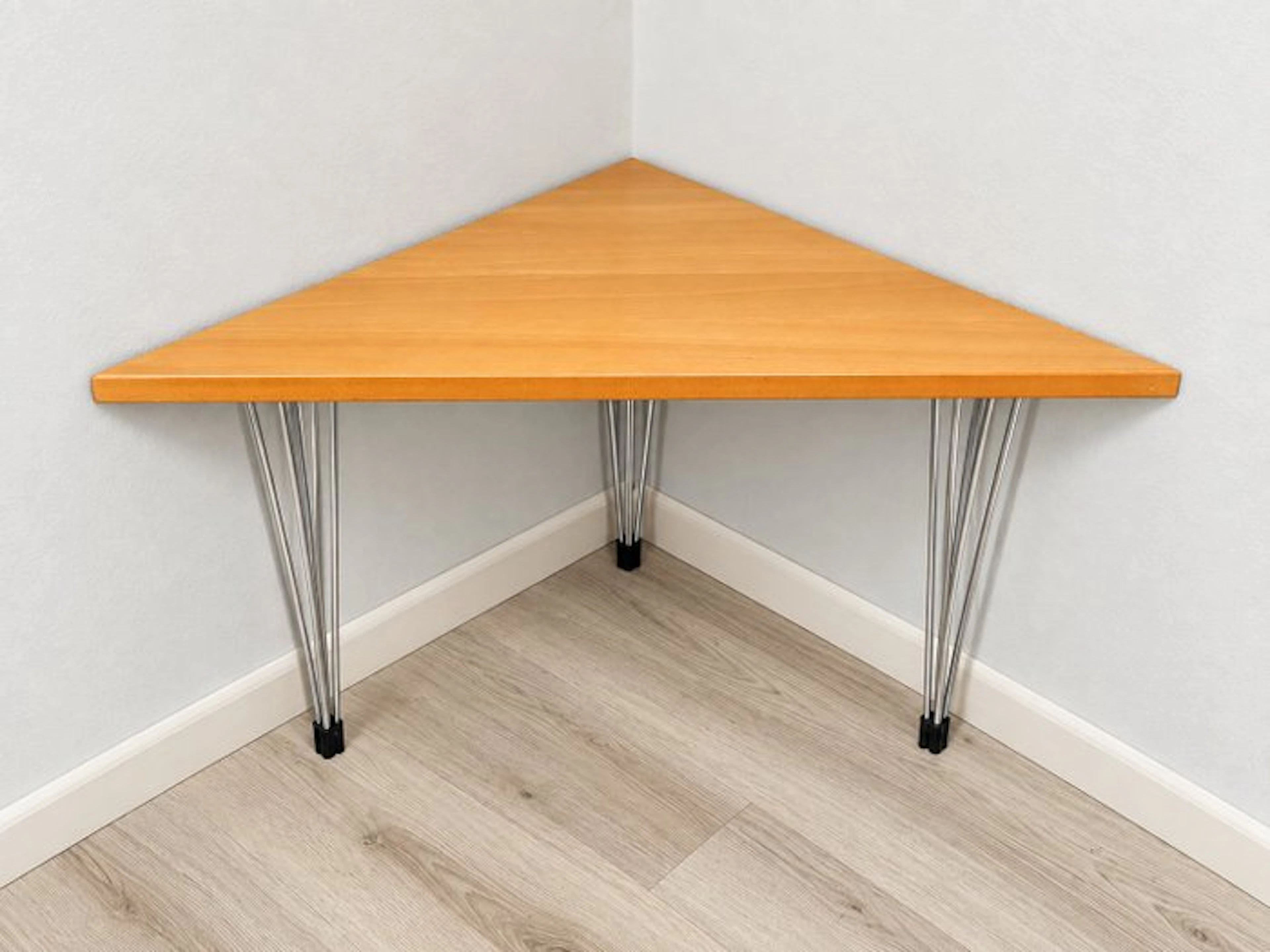 Side table - Wood - Vintage triangular corner table – hairpin legs