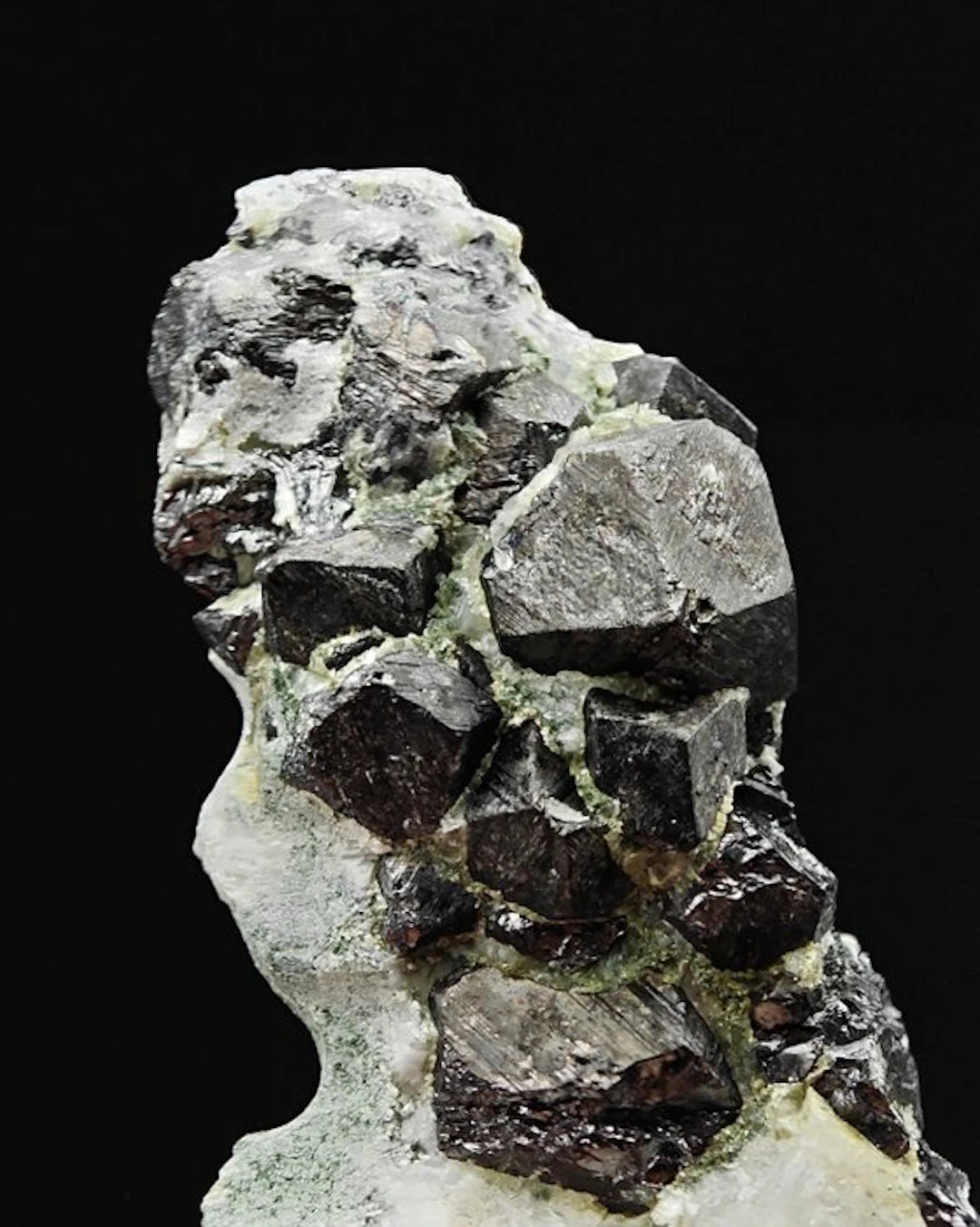 RARE SHINY BLACK MAGNETITE