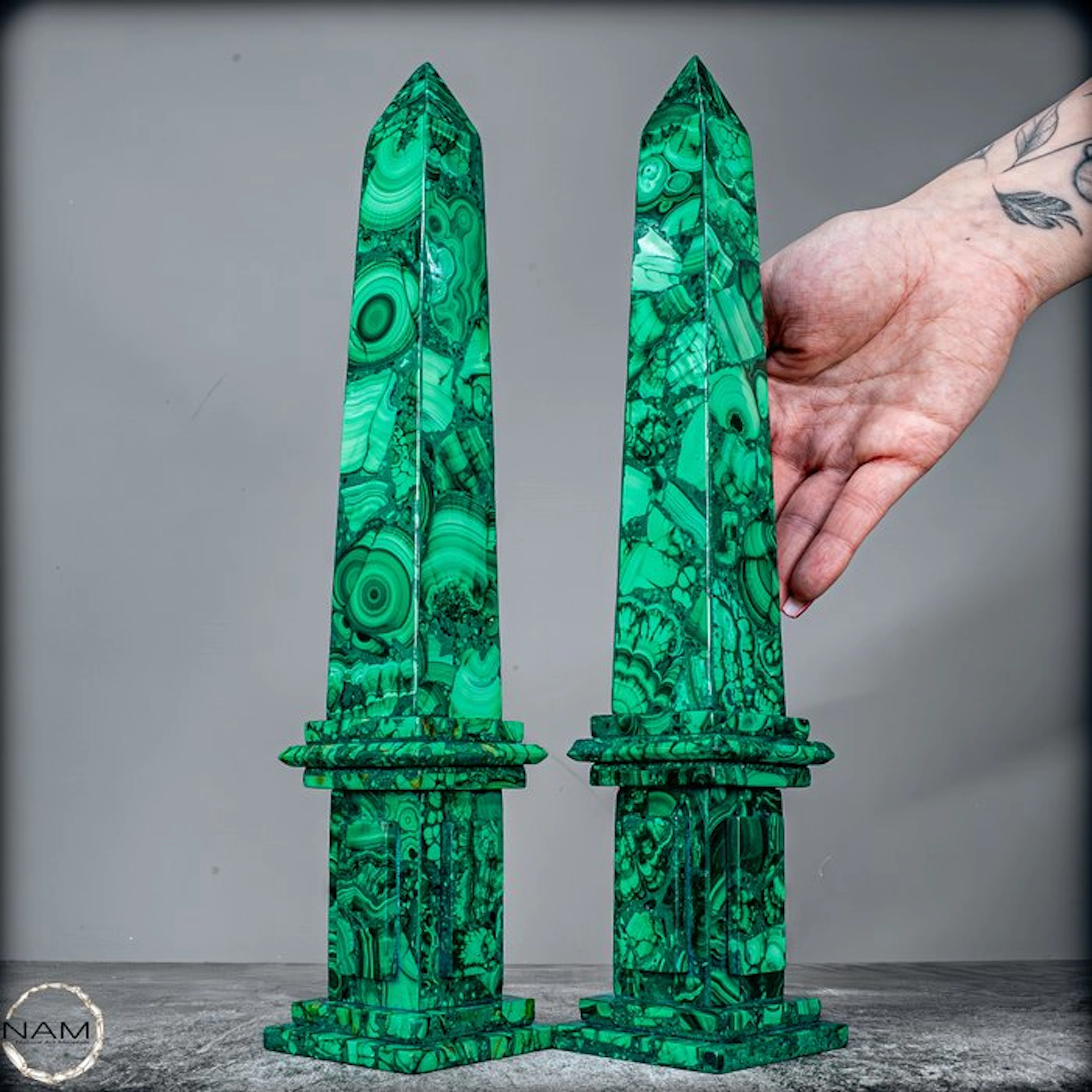 Natural pair of malachite obelisks from the Congo - Of...