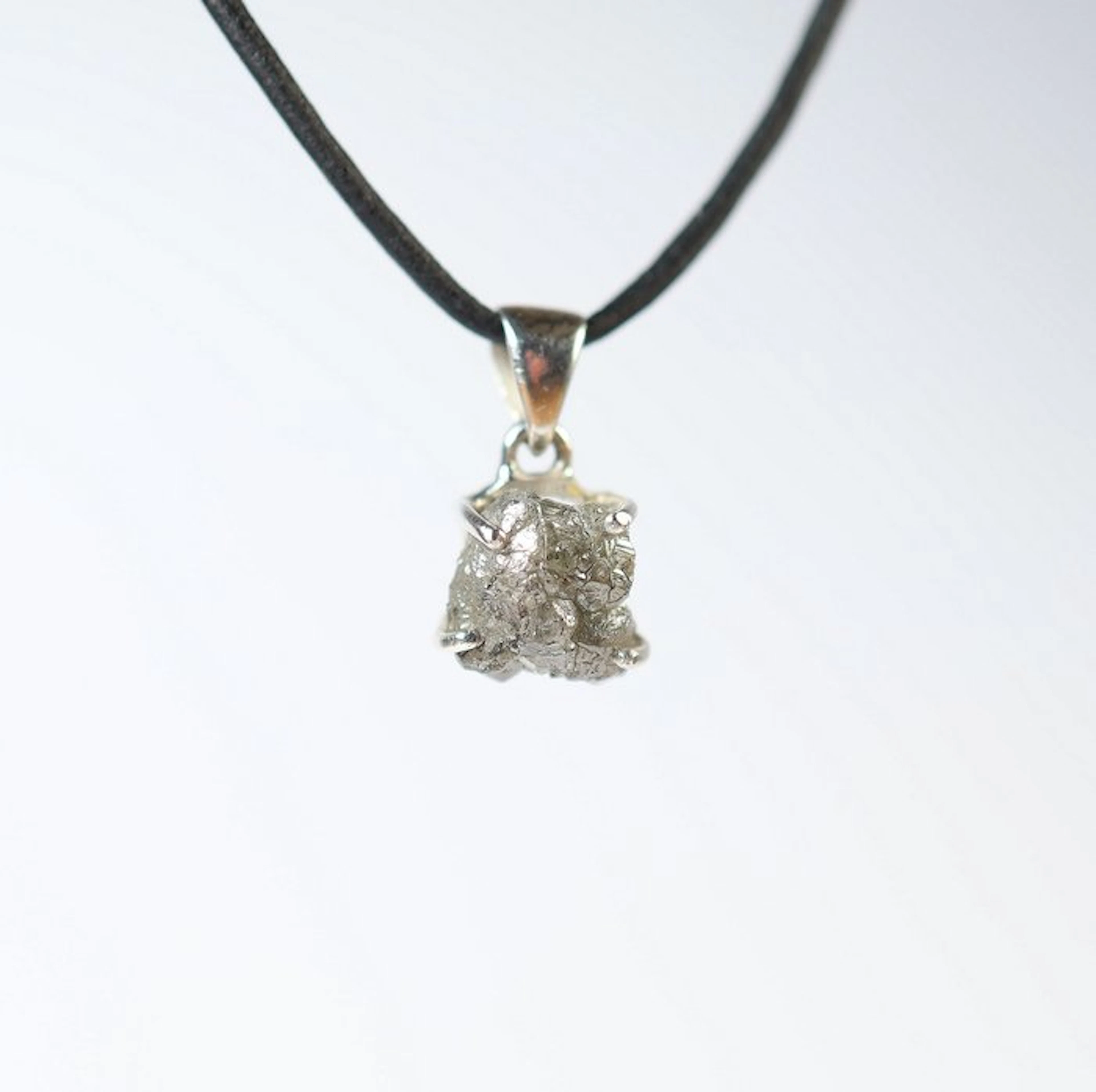 Rough diamond / Trailer / new- 1.58 g - (1)