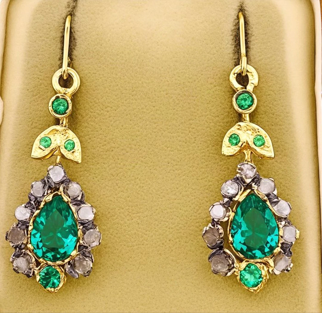 No reserve price - Earrings - 9 kt. Yellow gold, Silver Emerald - Diamond