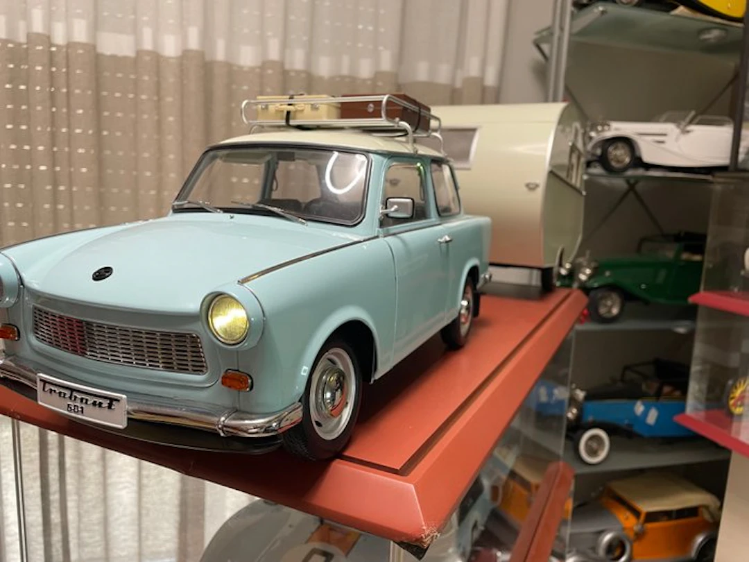 Hachette 1:8 - Model coupé (2) - Trabant 601 Deluxe + Würdig 301 Caravan