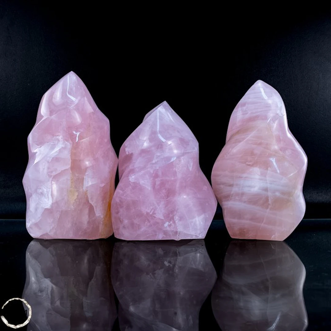 Rose quartz – 3 hand-polished flame facets in delicate...