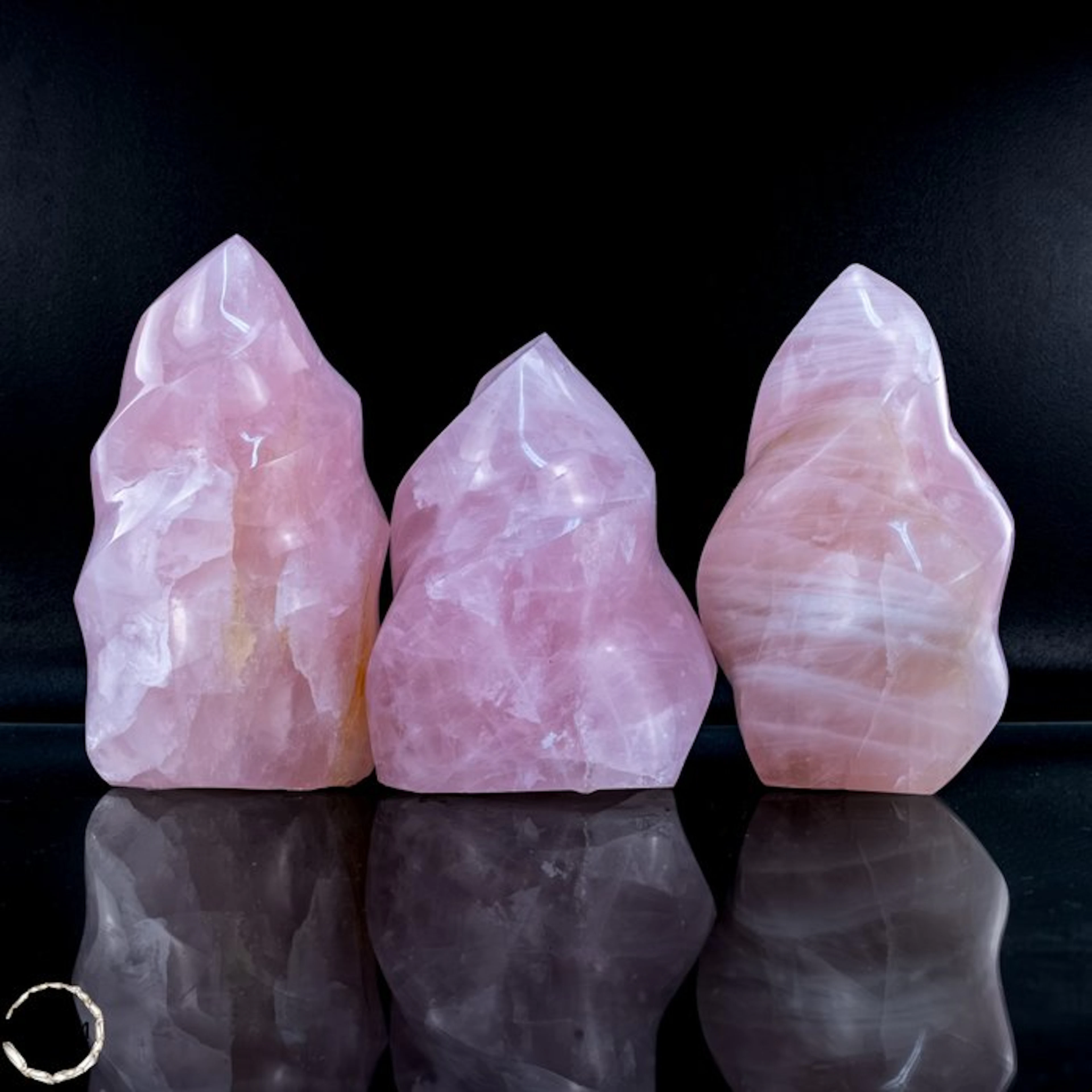 Rose quartz – 3 hand-polished flame facets in delicate...