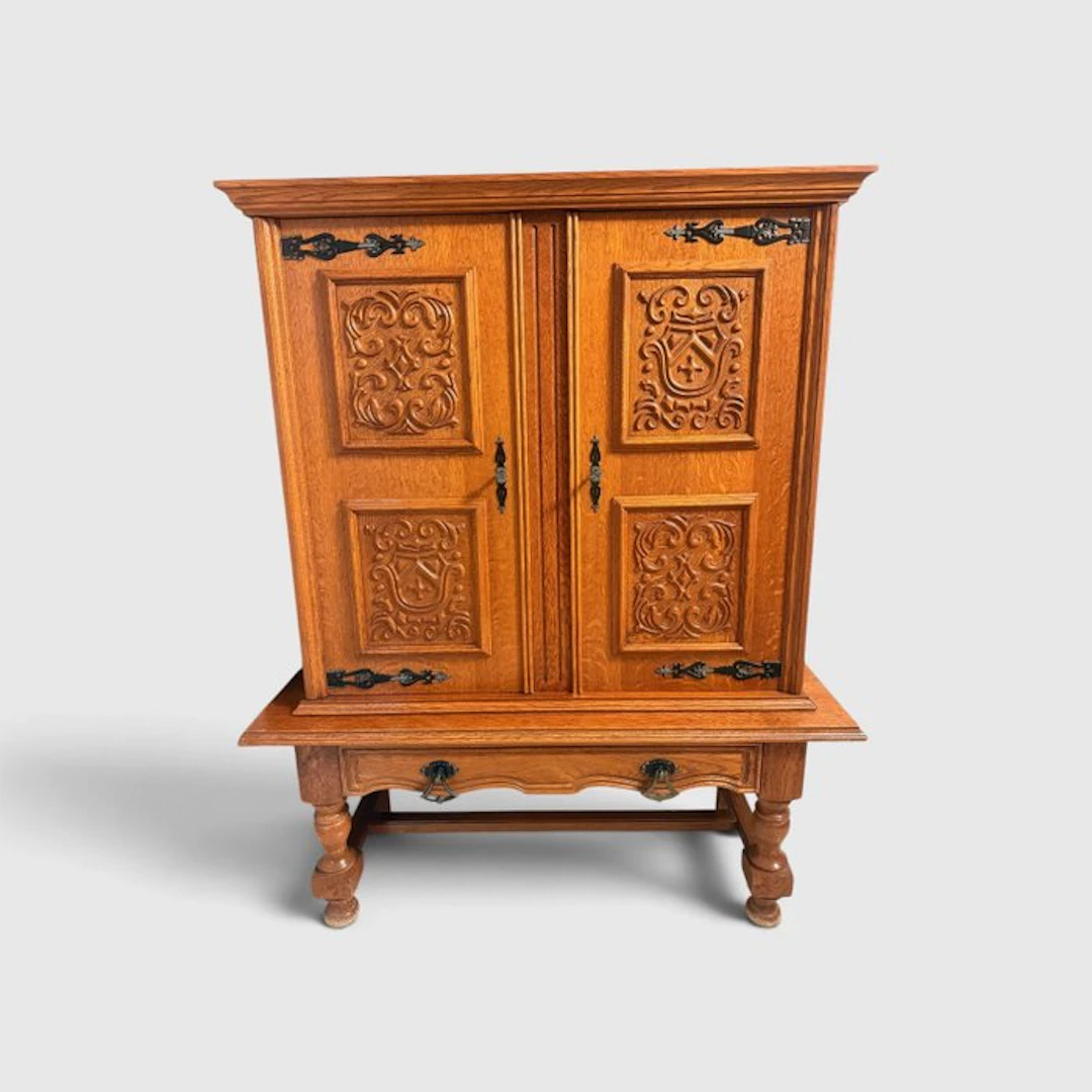 Sideboard - bold and natural
