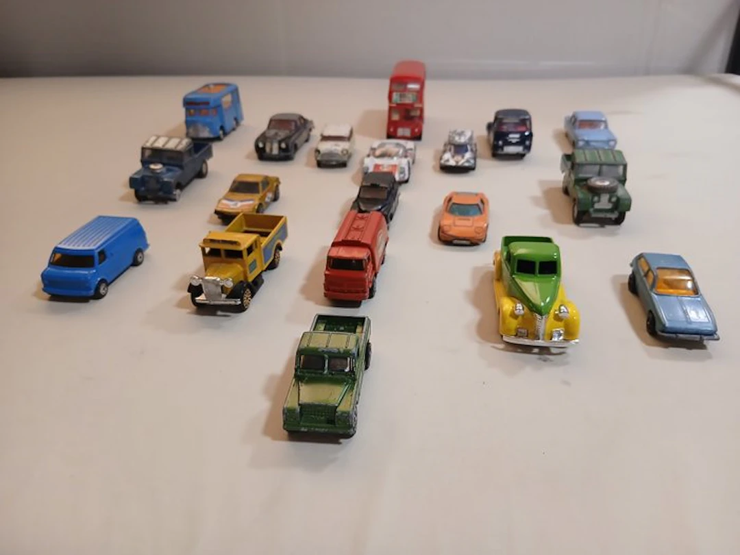 Corgi 1:64 - Model car (19) - Assorted diecast toy cars...