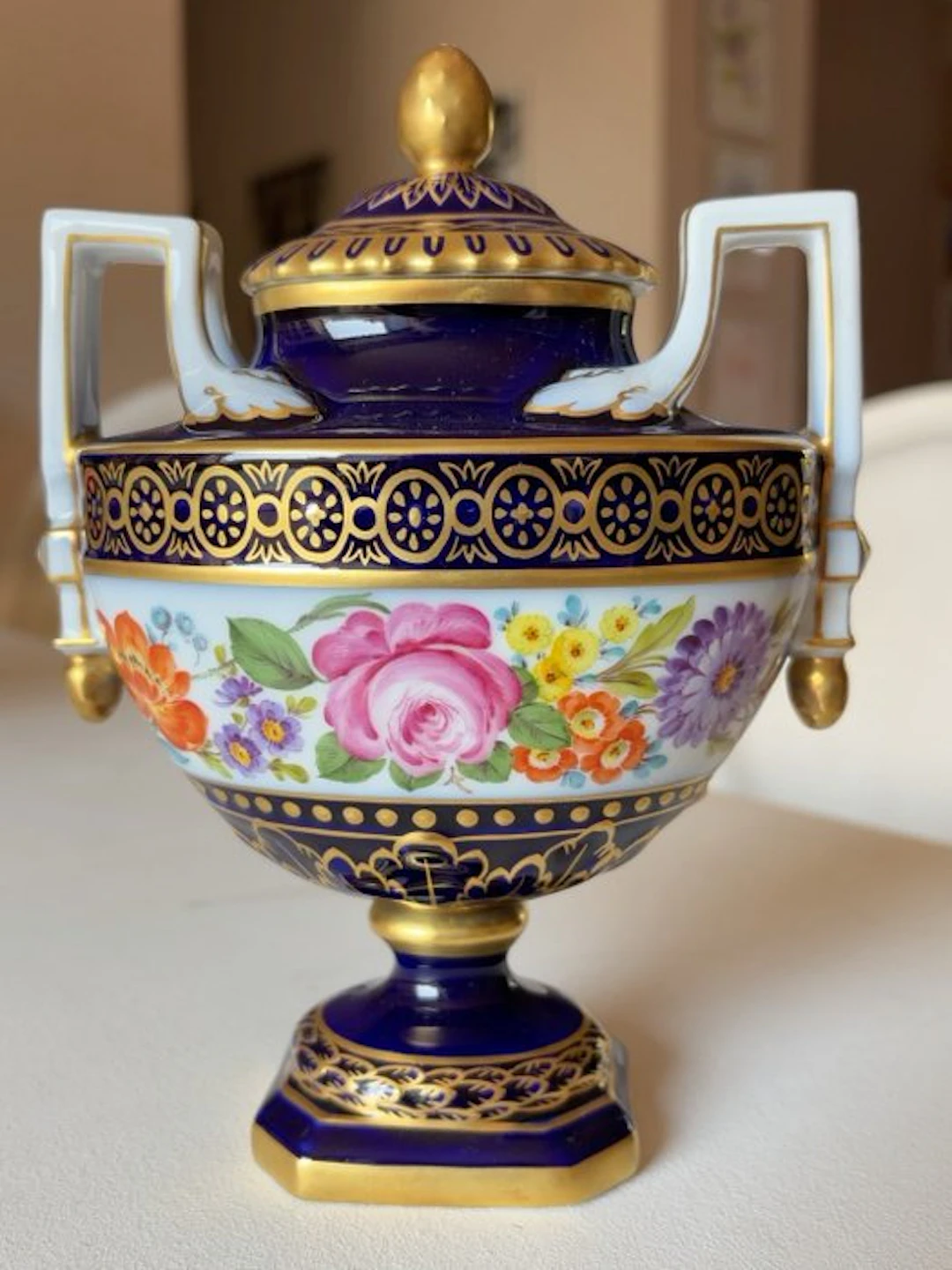 Hutschenreuther - Lidded vase - Porcelain - Dresden hand-painted