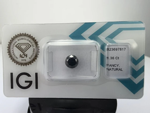 1 pcs Diamond (Natural coloured) - 1.36 ct - Not...
