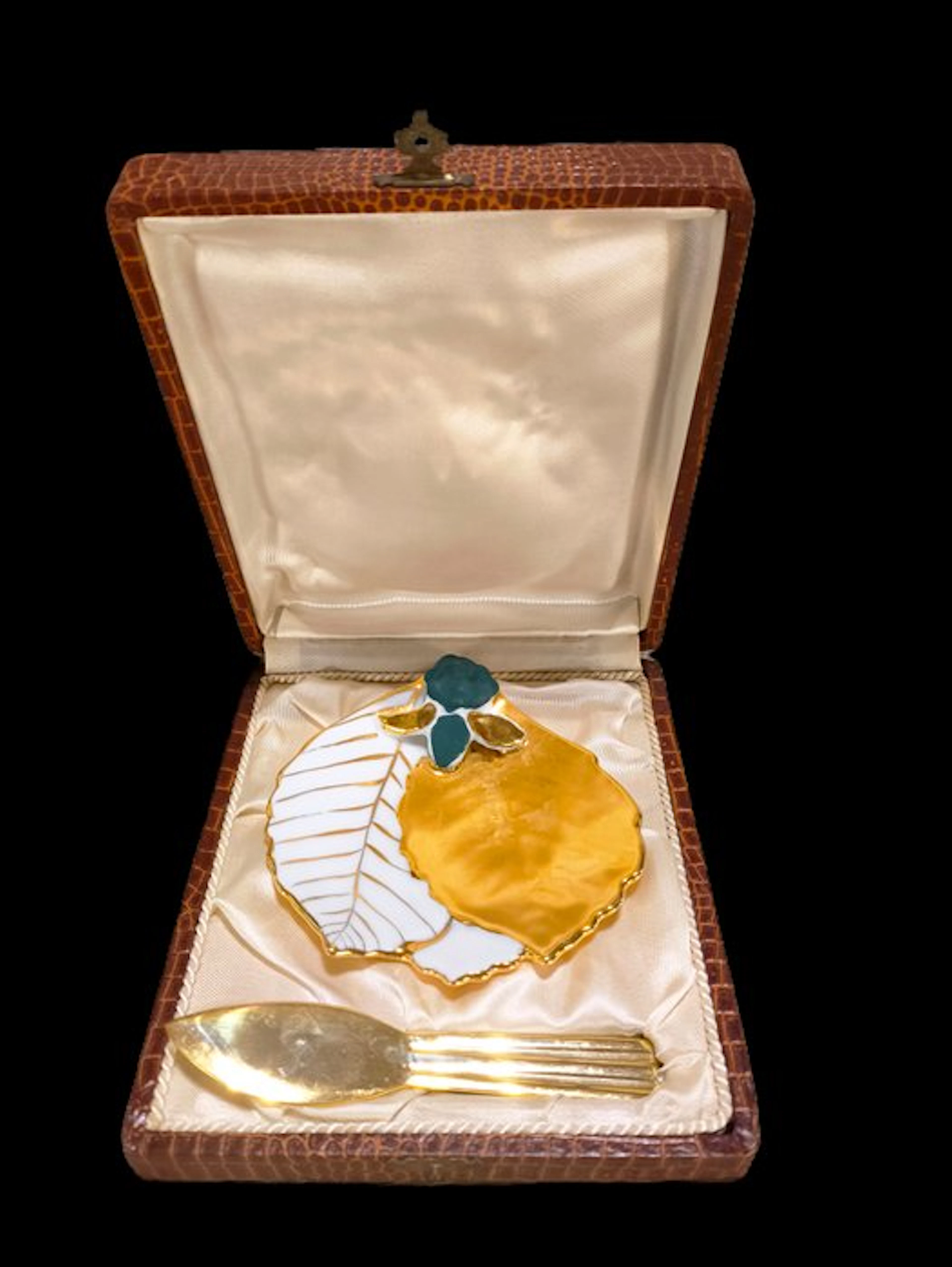 R. Montignies - Butter dish - Porcelain - Limoges
