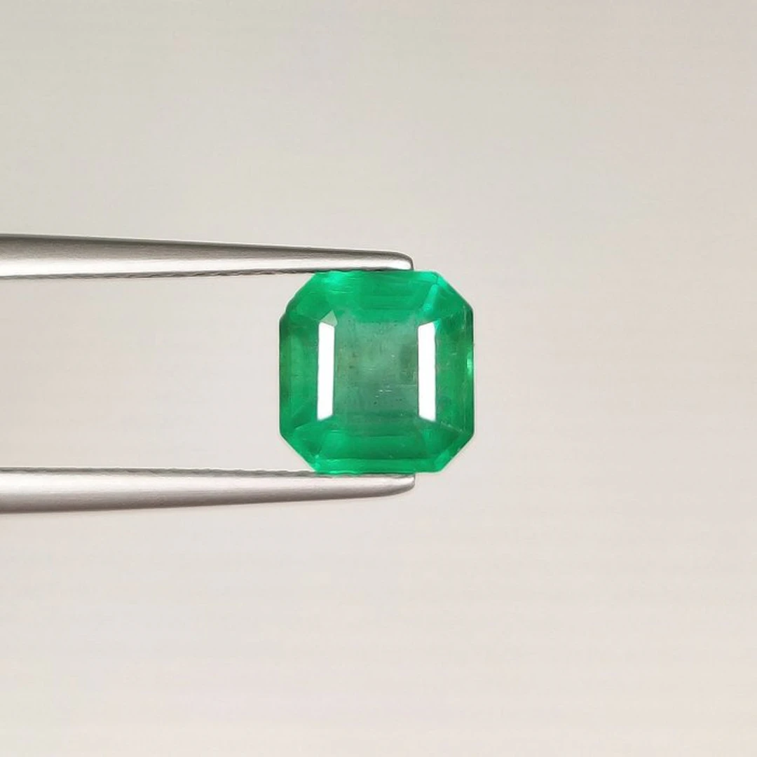 1 pcs Green Emerald - 2.82 ct - International Gemological...