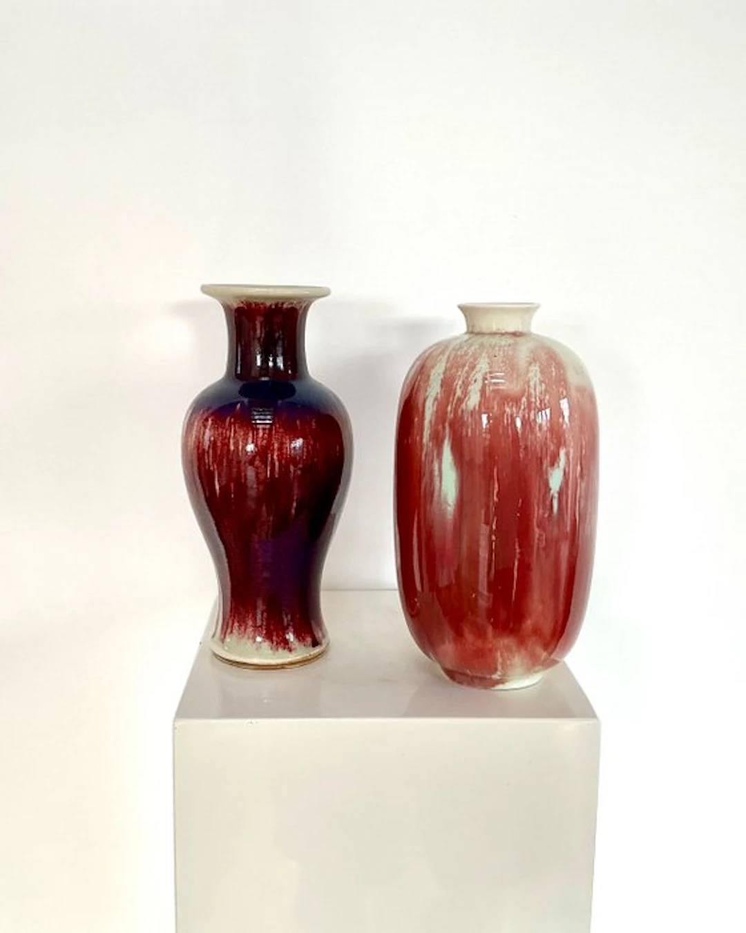 Sitzendorf - Vase (2) - Ceramic - 2 oxblood vases