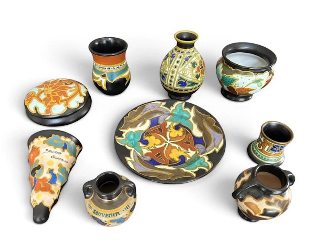 Diverse plateelbakkerijen - Vase (8) - Earthenware...
