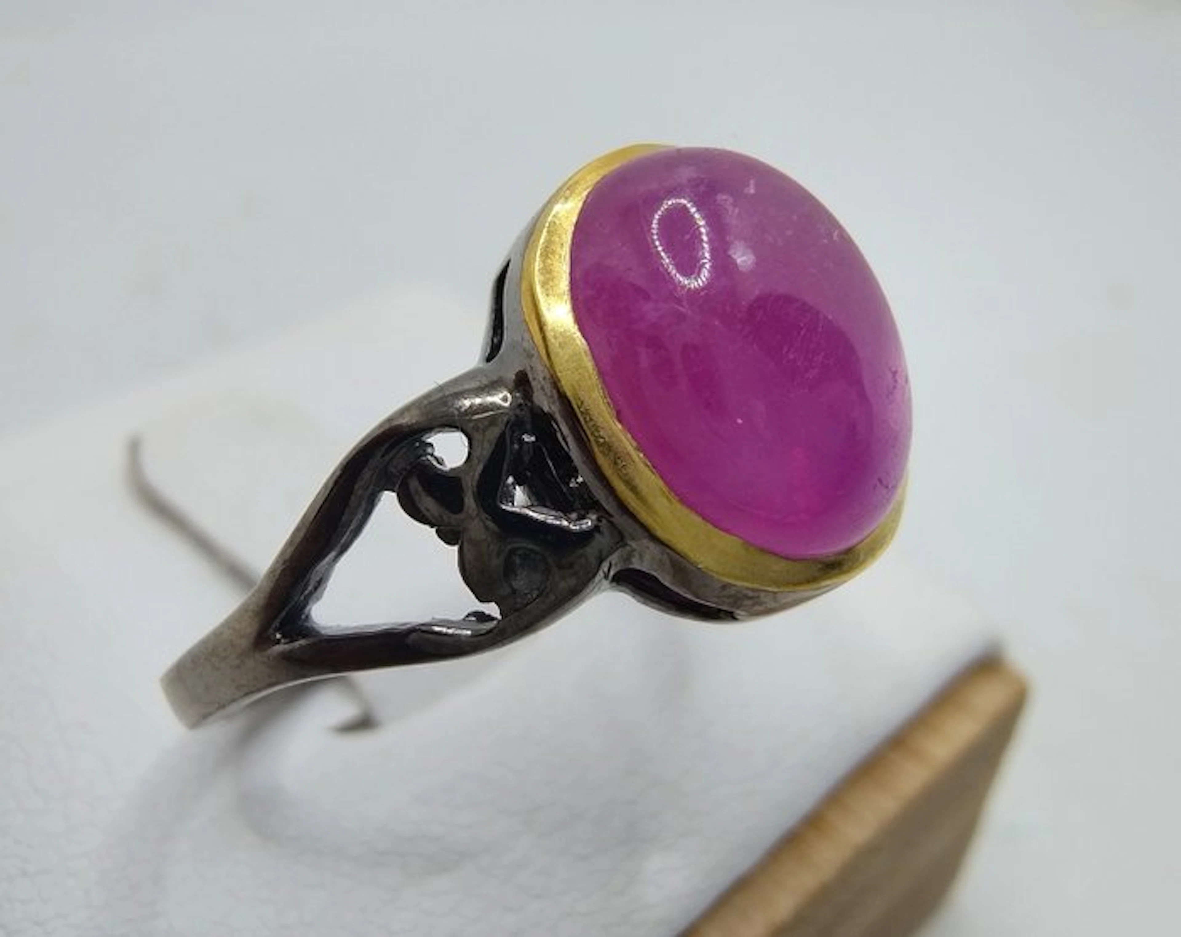 925 Silver Ring - Yellow Gold Plated end Rhodium Plated - Natural Ruby- 3.1 g