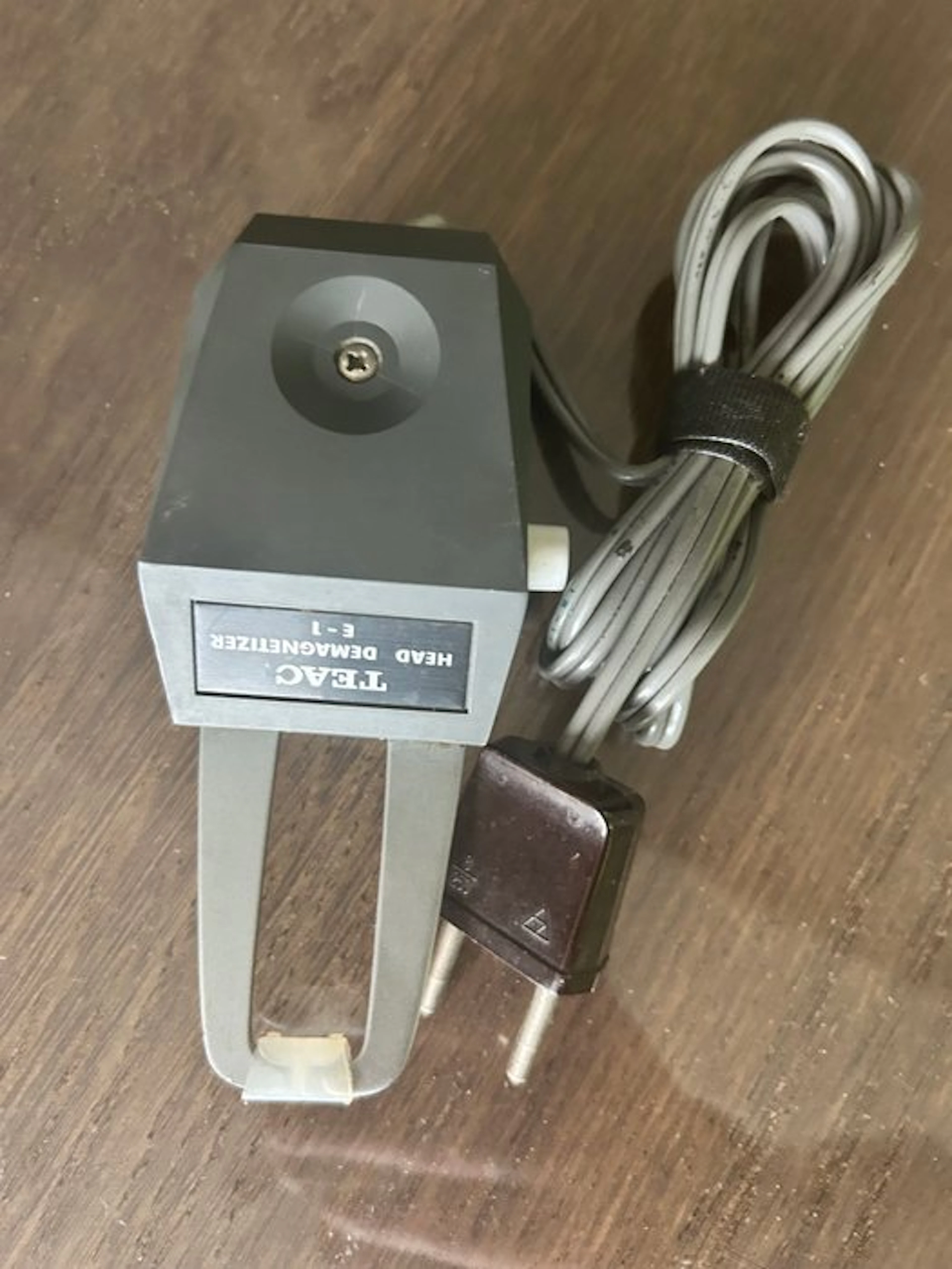 TEAC - E-1 / Cassette & Reel-to-Reel Tape Head Demagnetizer Audio component
