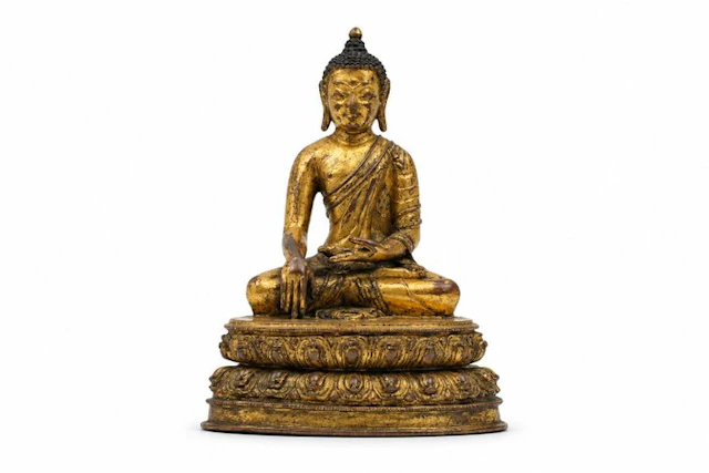 A Fine Gilt-Bronze Figure of Shakyamuni Buddha - Bronze