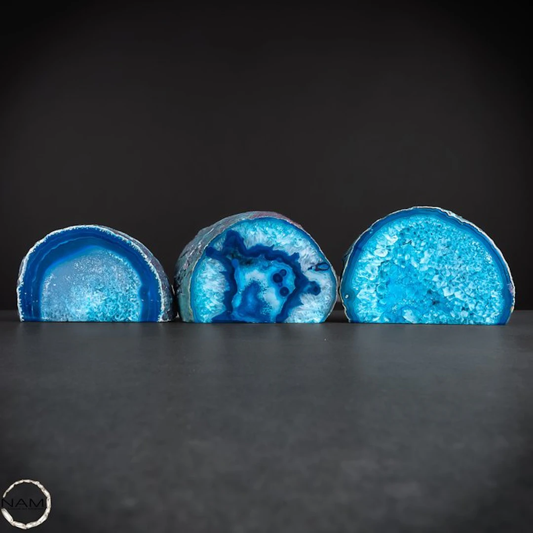 Glowing turquoise agate slices – Intense color...