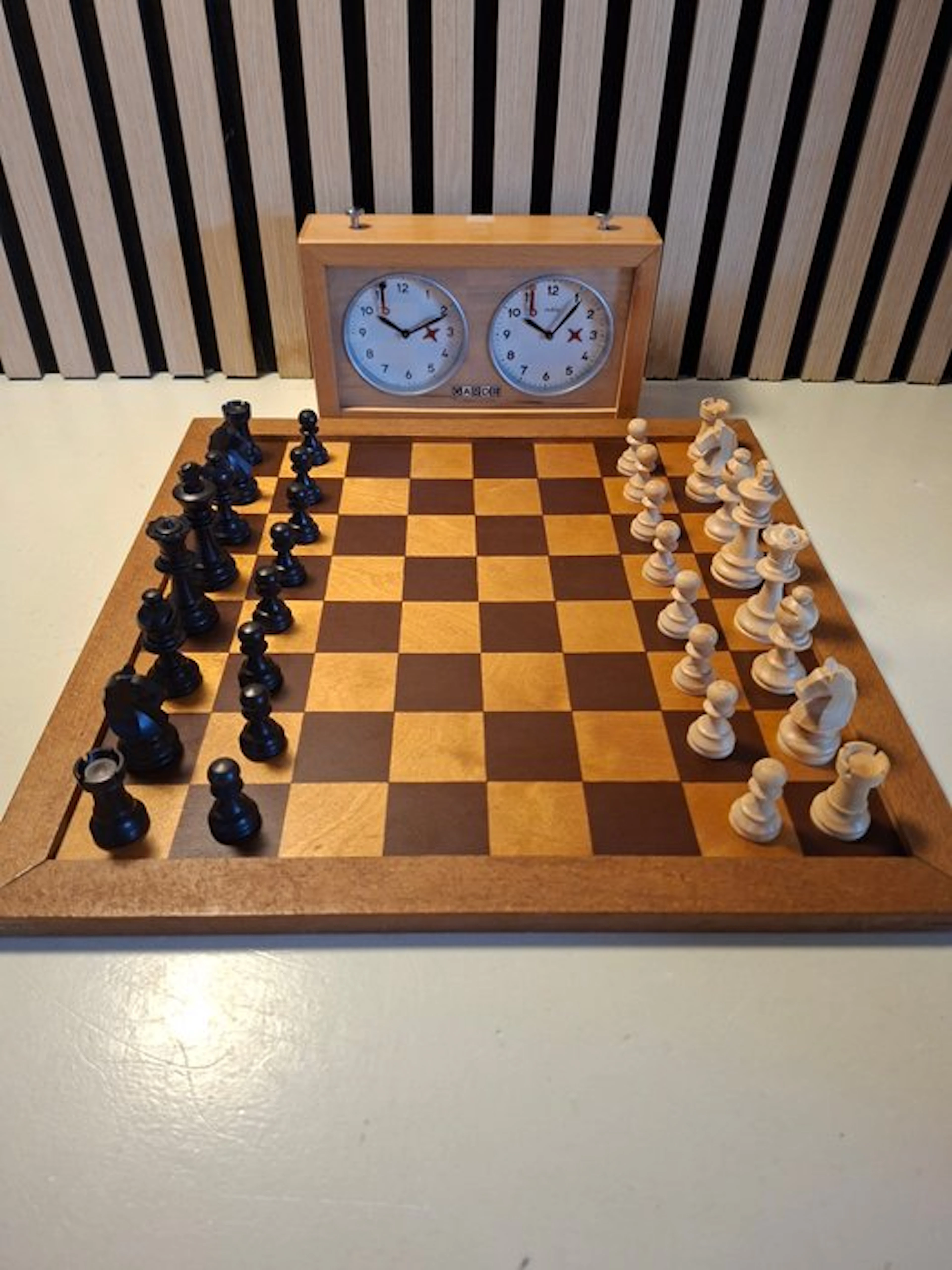 Chess set - Staunton schaakspel en Ruhla schaakklok - Wood