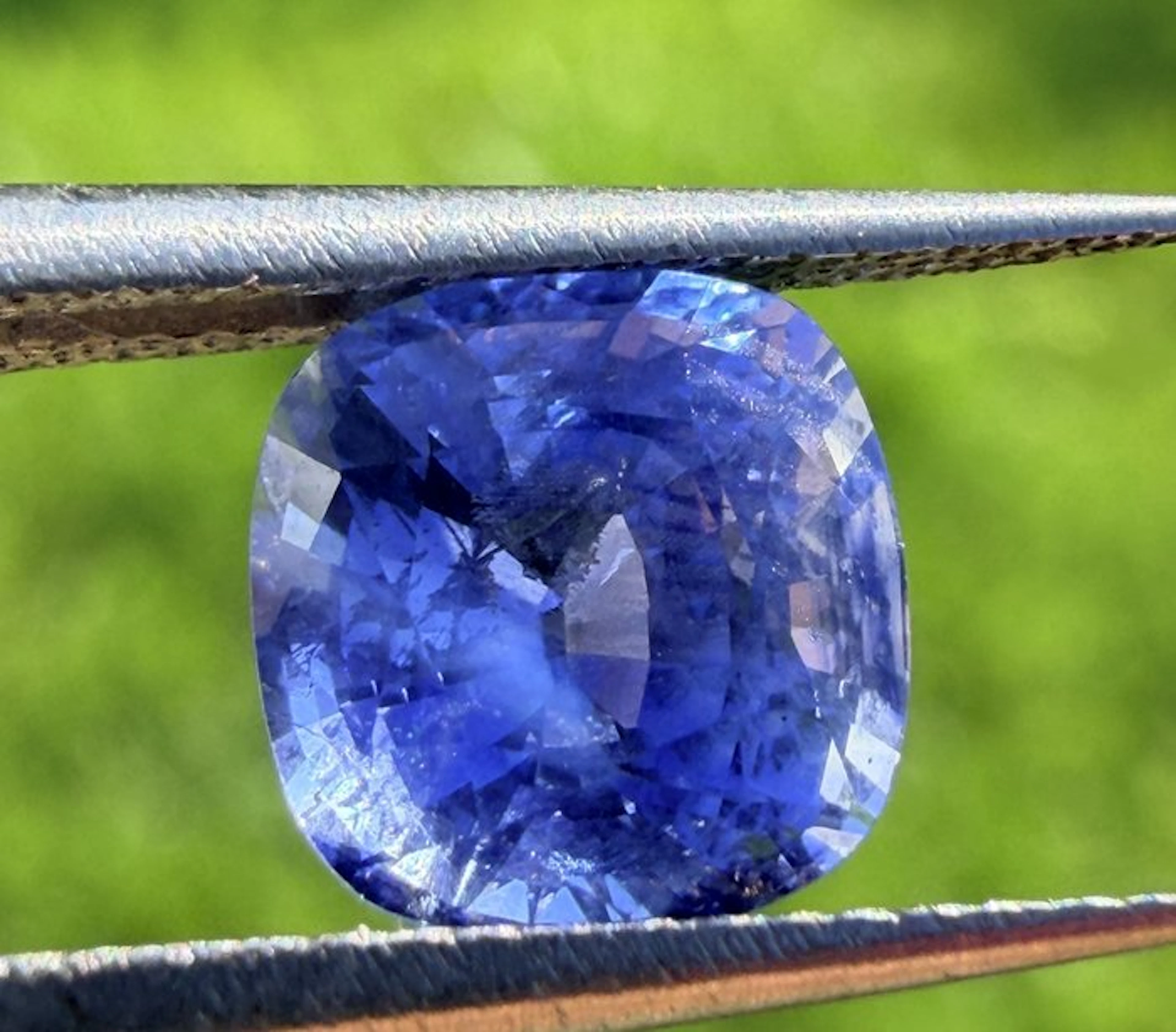 Blue Sapphire - 2.55 ct - International Gemological...