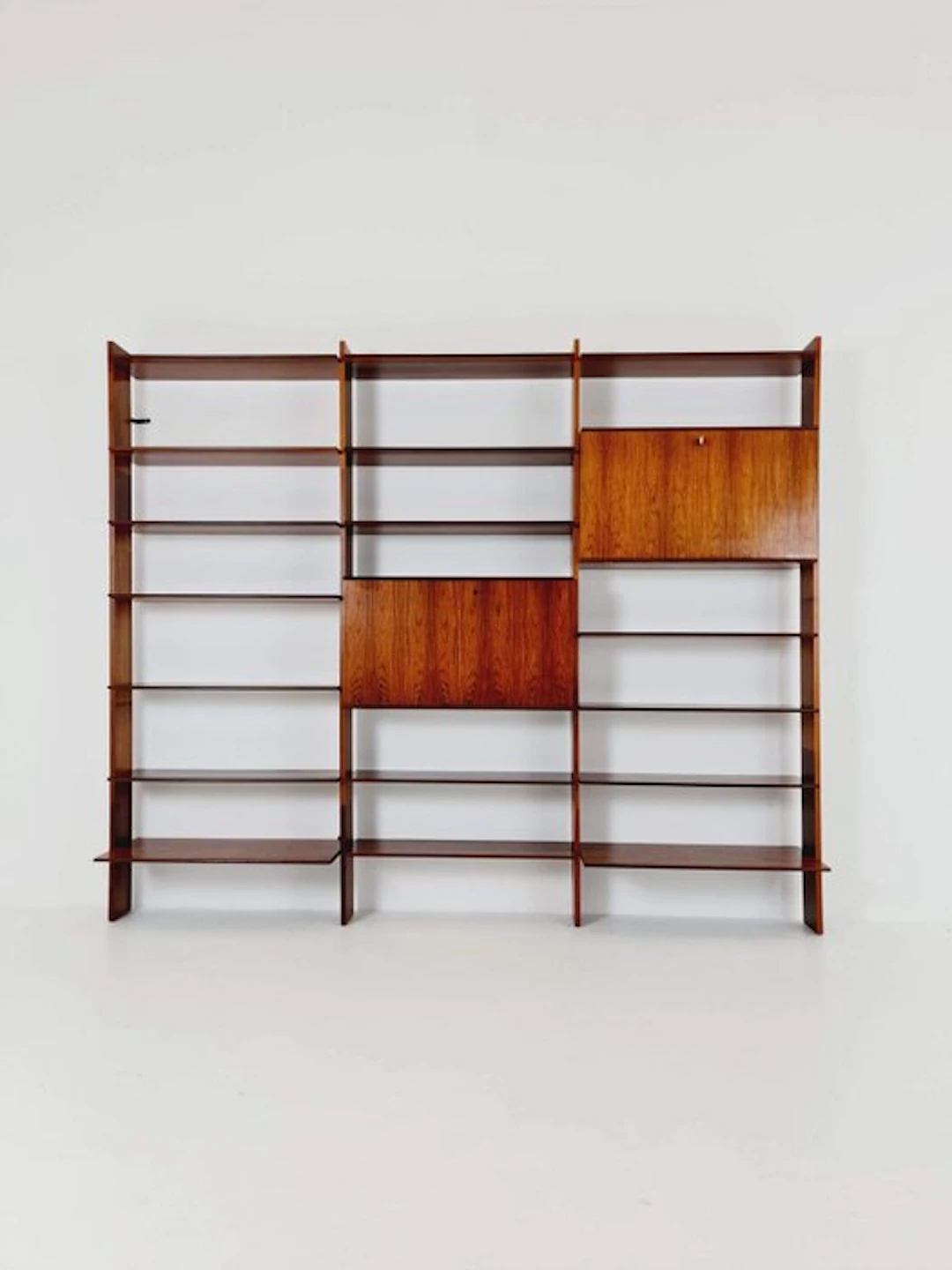 interna - Peter Petrides - Shelving unit - Wood