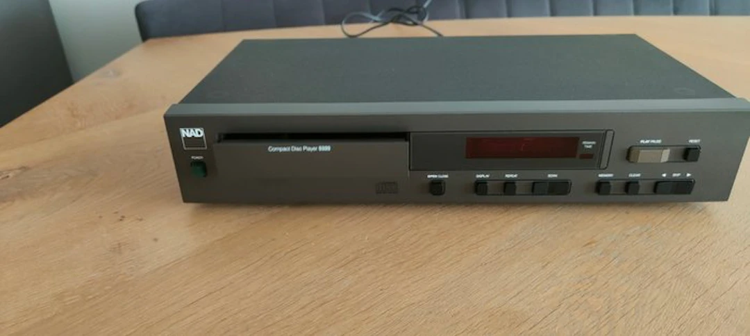 NAD - 5320 CD player