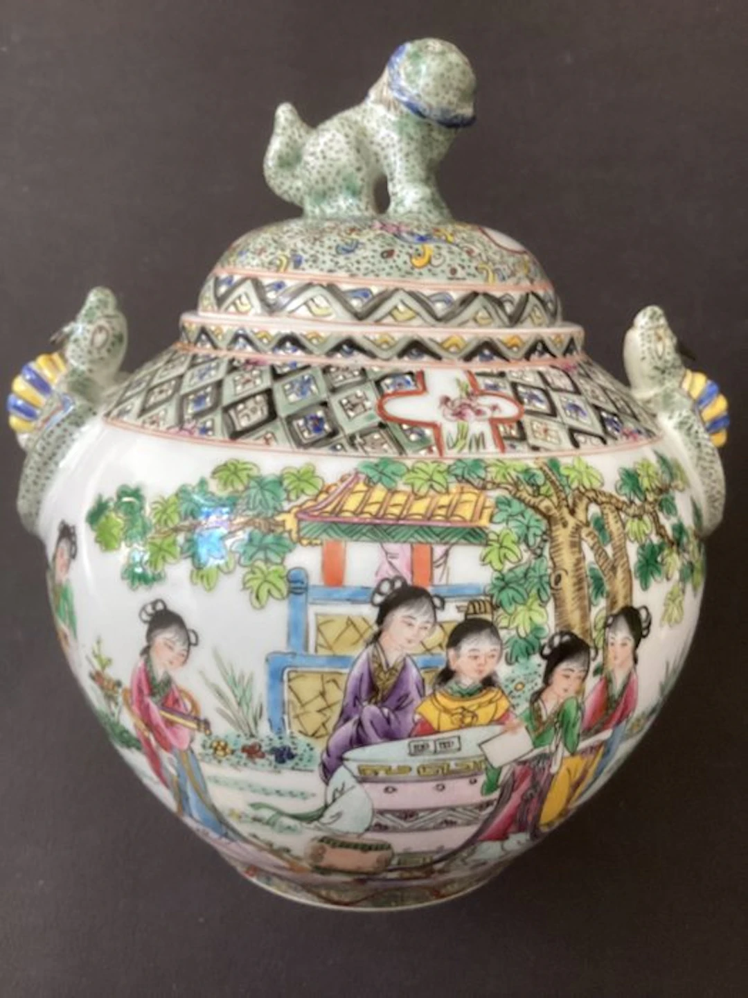Large lidded jar in Canton porcelain – Famille Rose style