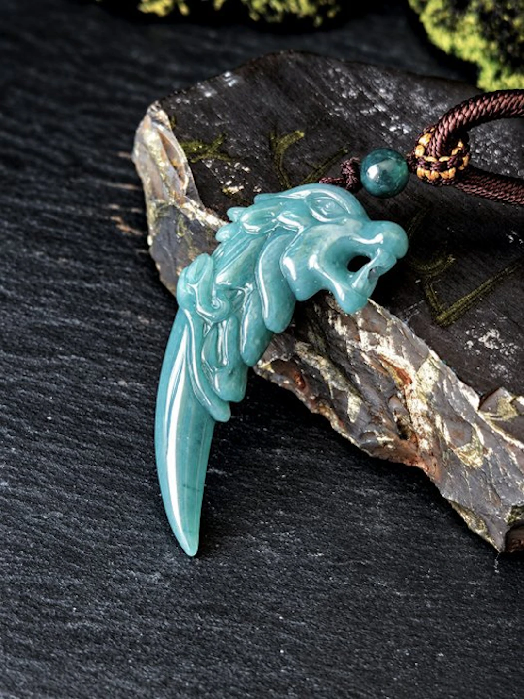 Certified Jadeite Pendant Jade carving of Wolf's Tooth- 12.25 g - (1)