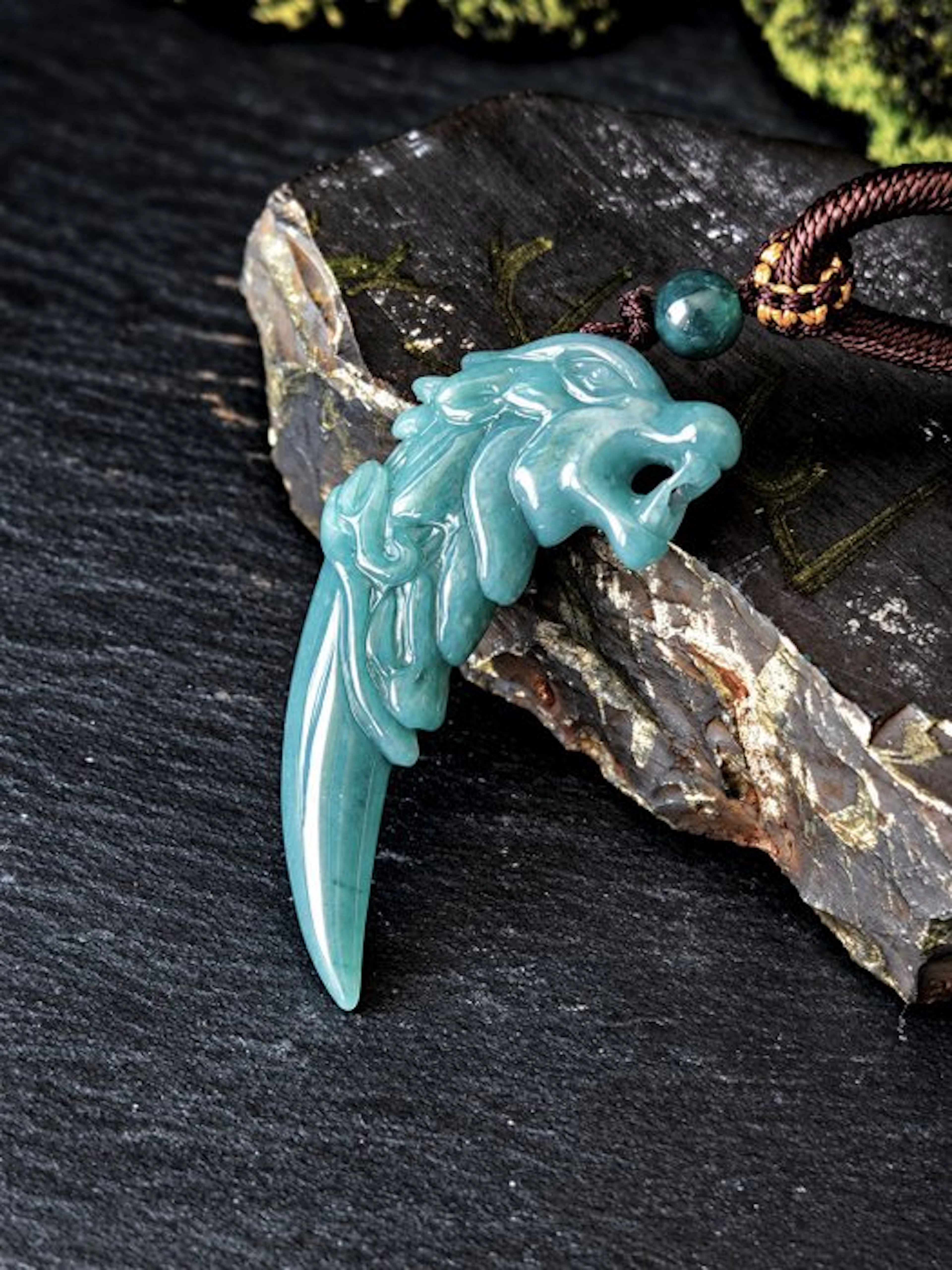 Certified Jadeite Pendant Jade carving of Wolf's Tooth- 12.25 g - (1)