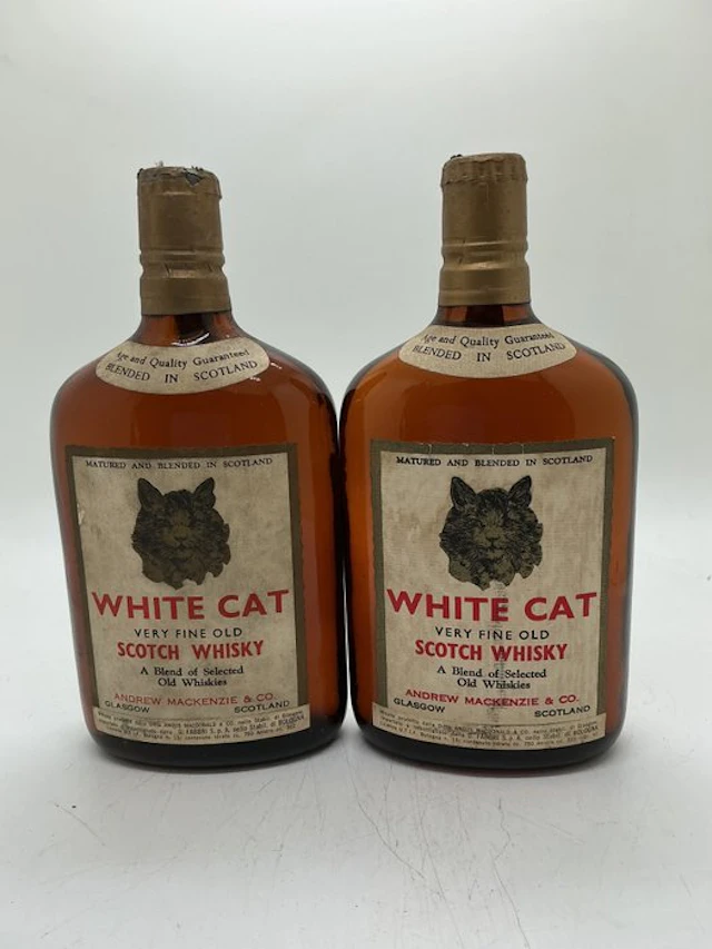 White Cat Very Fine Old - fabri - b. 1960s - 75cl - 2 bottles