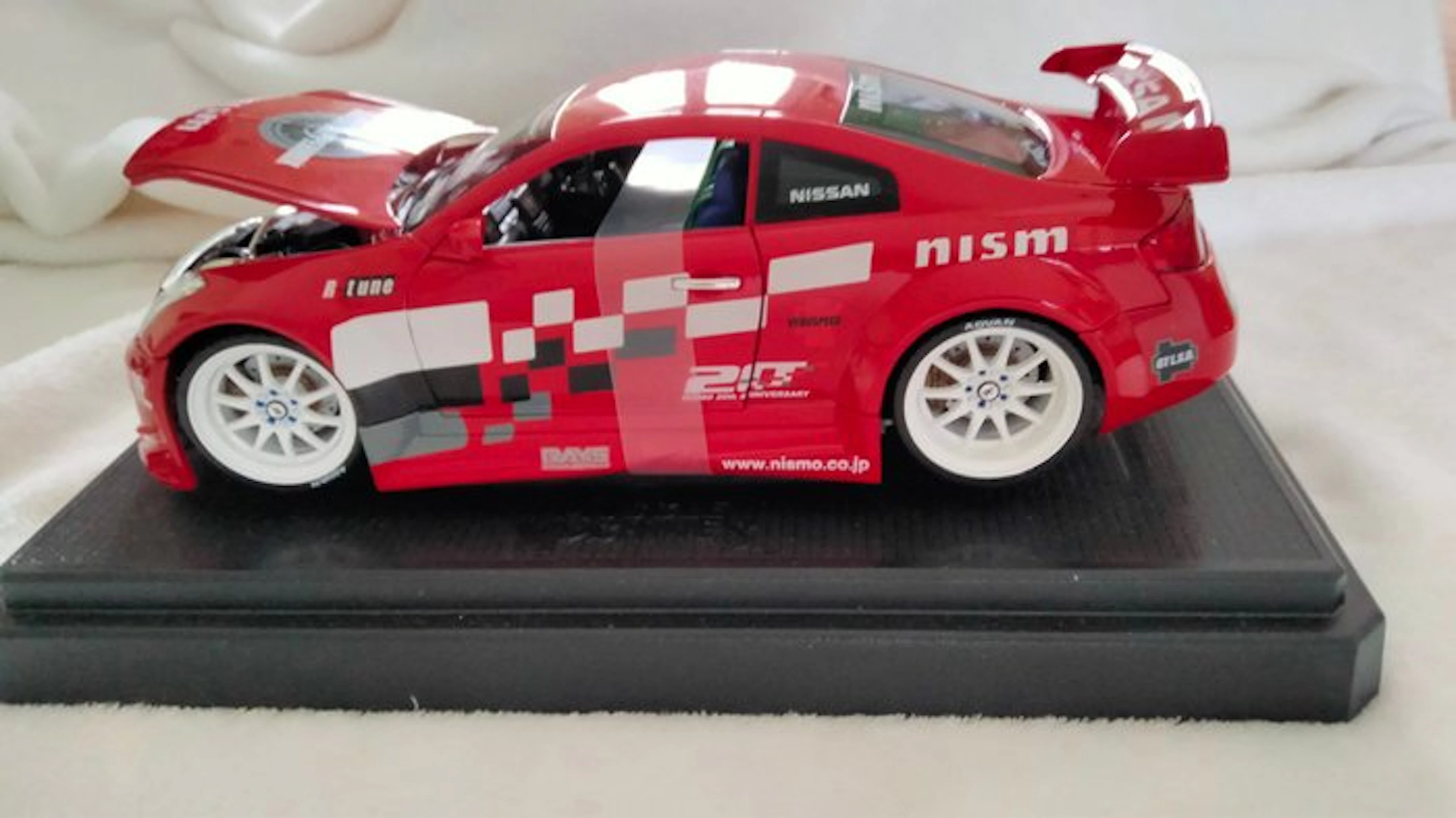 Import Tuner 1:18 - Model sports car - Nissan Skyline Coupe '03