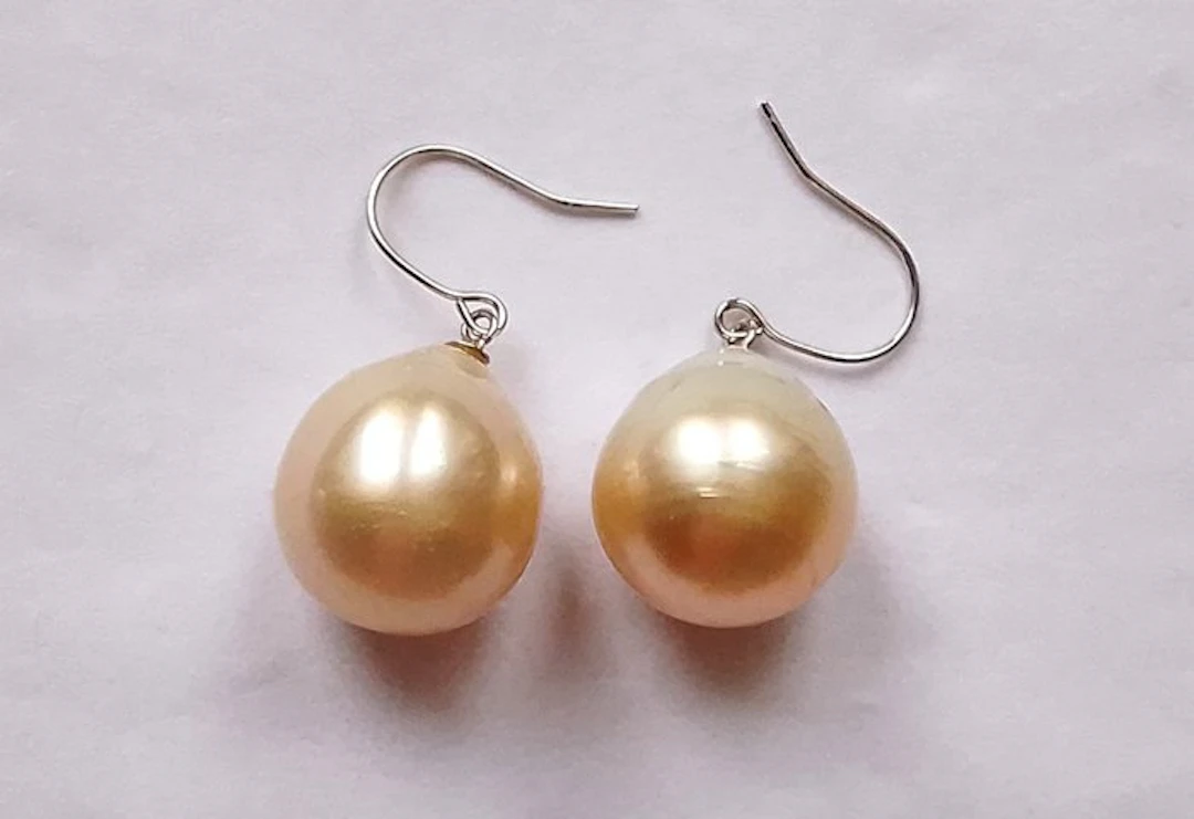 No reserve price - Earrings 900 platinum - delicately golden South Sea pearls
