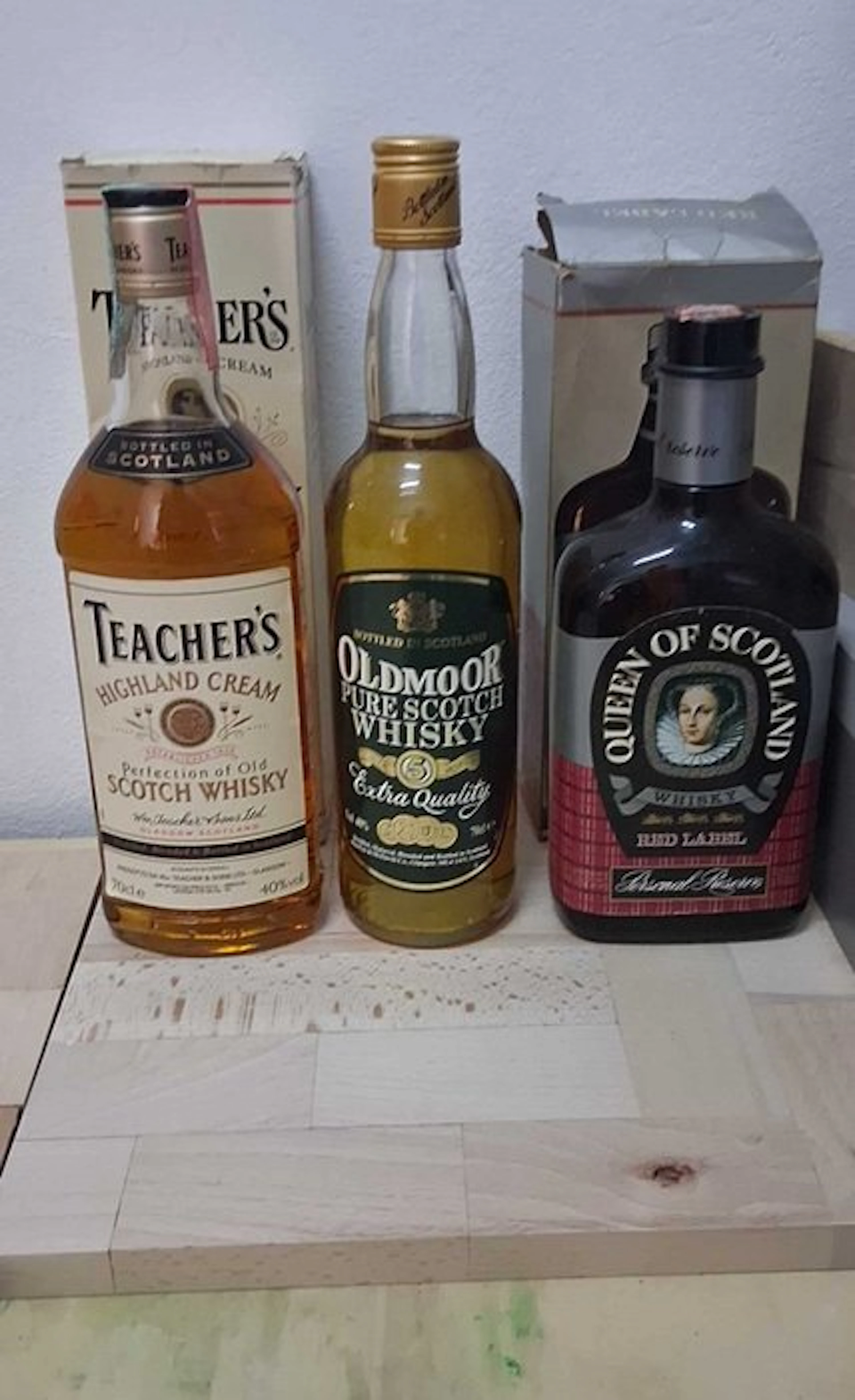 Teacher's + Oldmoor + Queen of Scotland +box - b