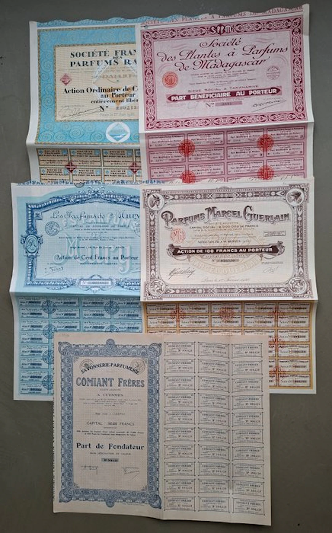 France. 5 x Parfum aandeel 1922 - 1929 (No reserve price)