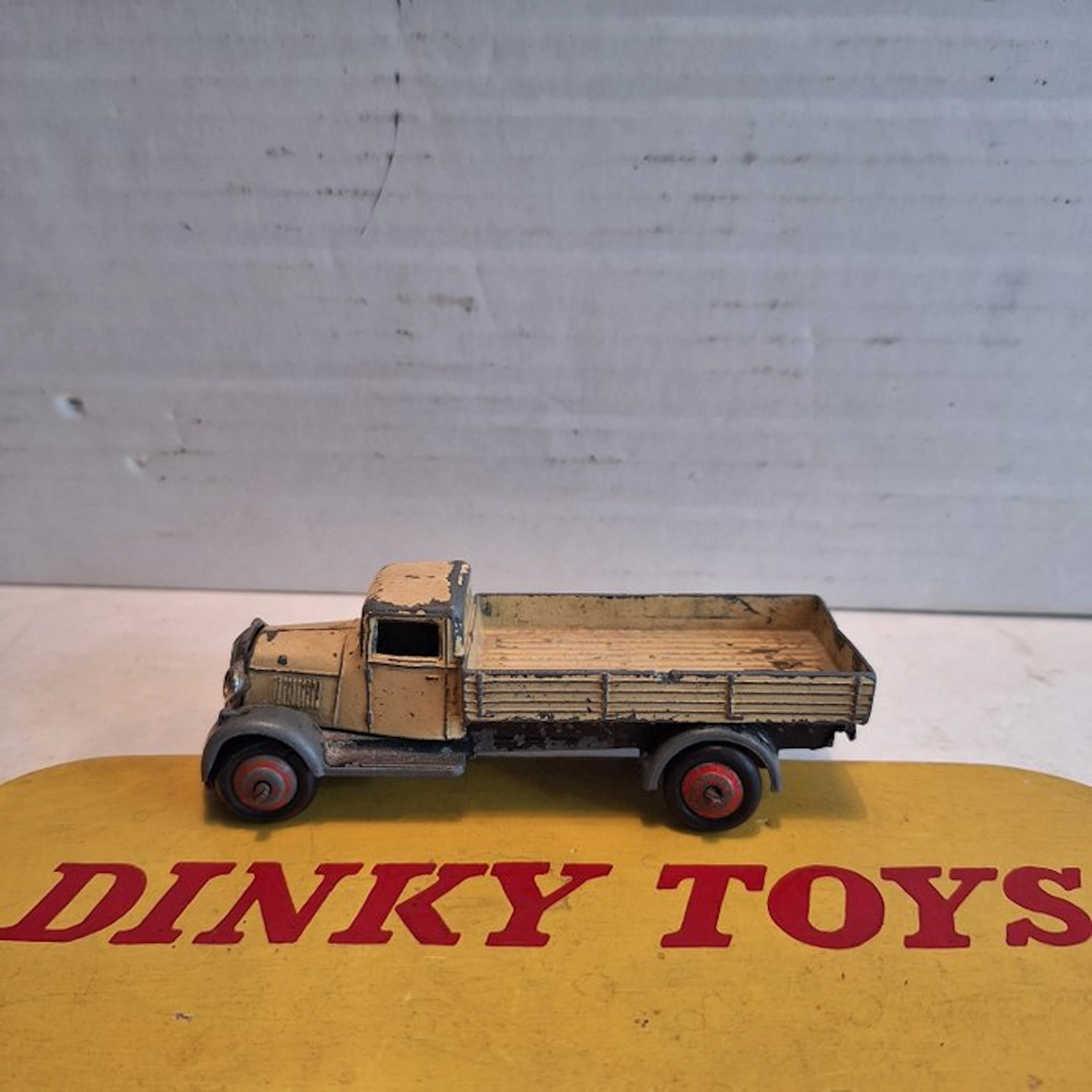 Dinky Toys 1:43 - Model car - Dinky Toys - Series 25, Wagon Type 3