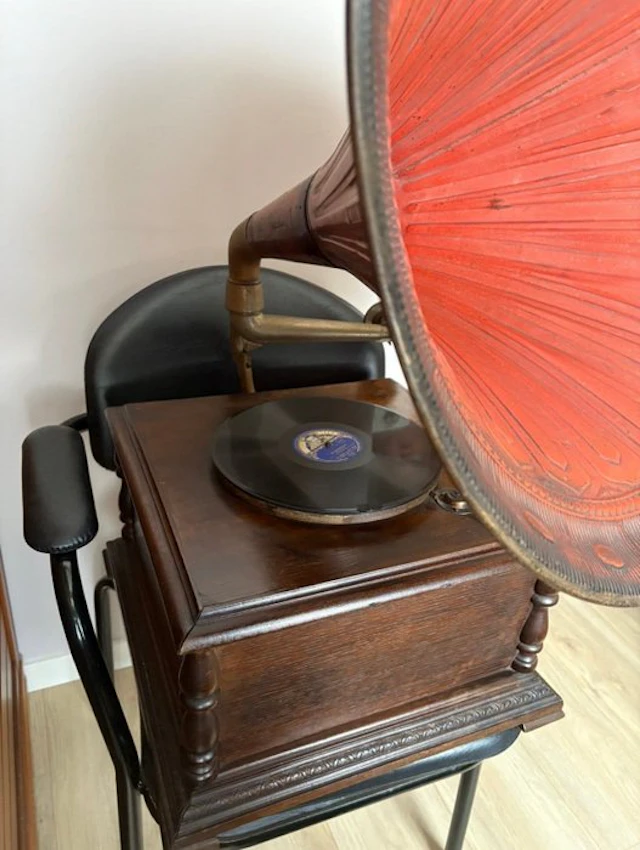 Pathe - Pathephone N30 Gramophone