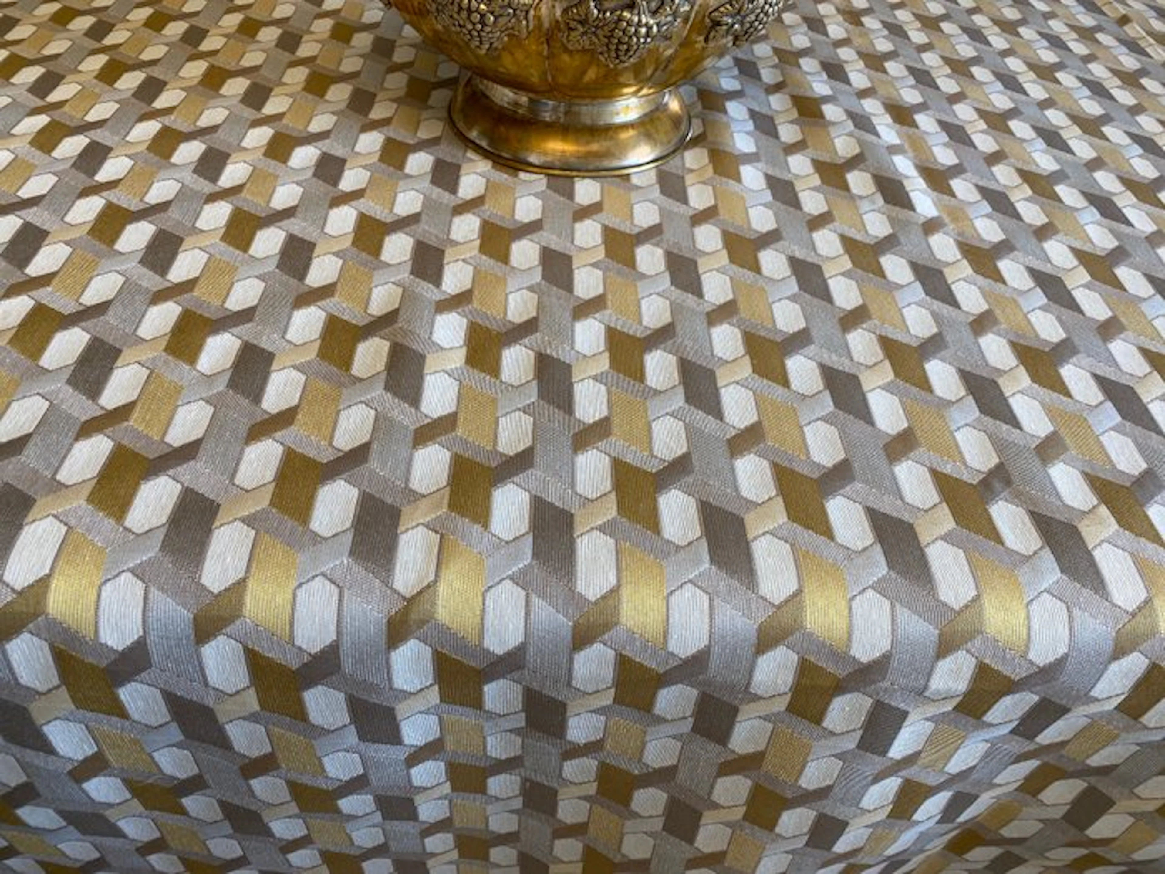 san leucio - Luxurious gold damask tablecloth