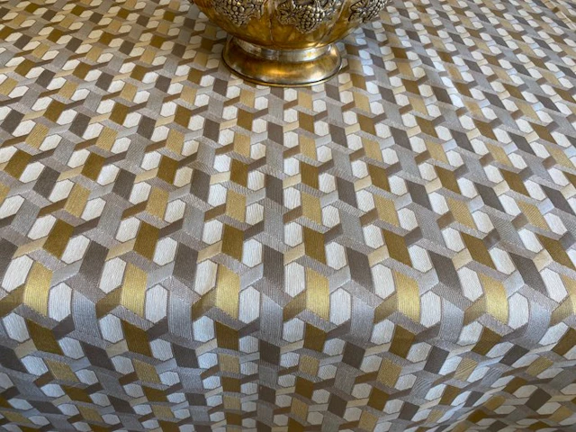 san leucio - Luxurious gold damask tablecloth