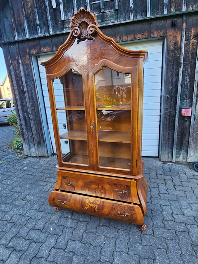 Display cabinet - Walnut