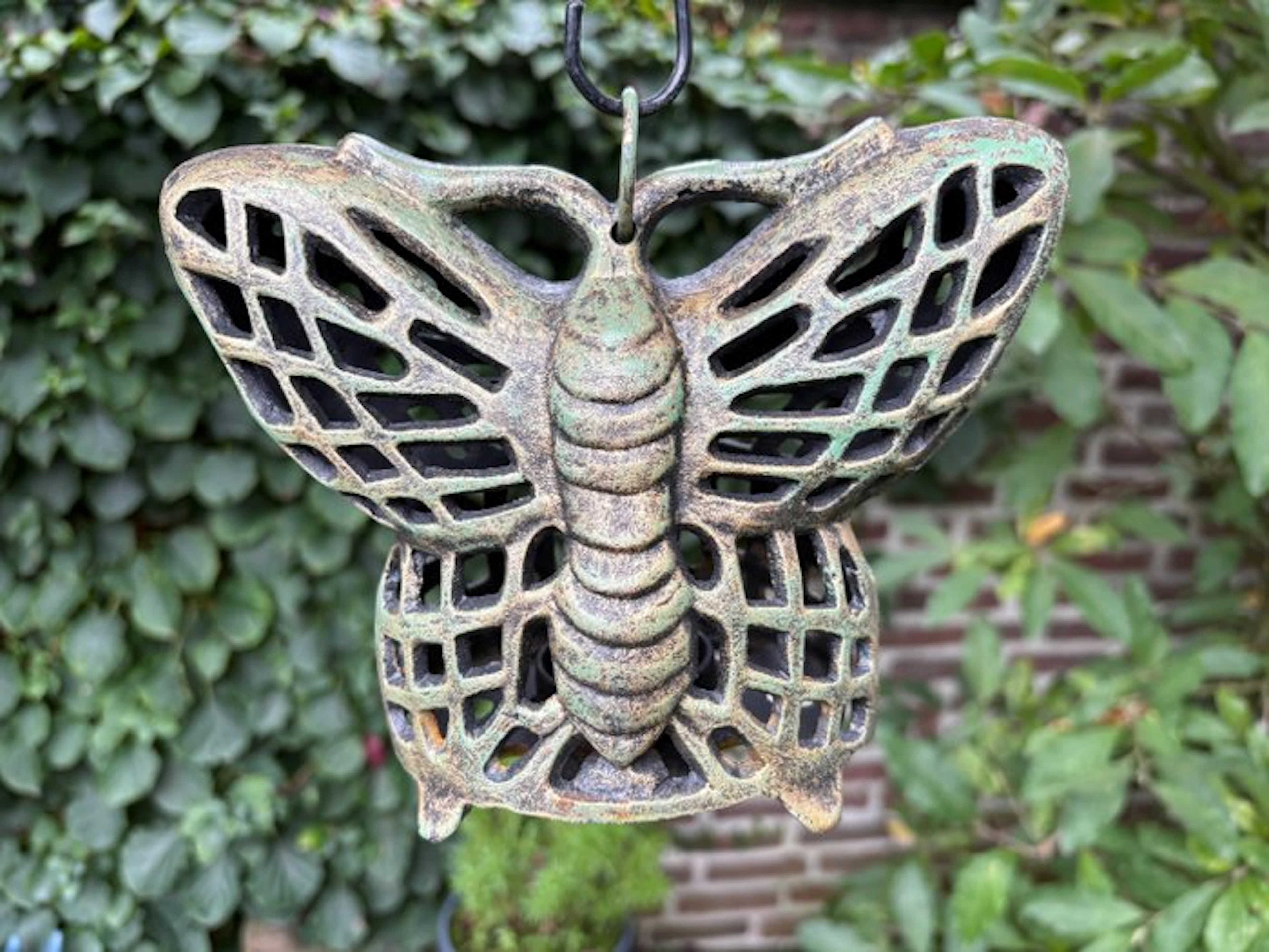 Lantern - pagoda - tōrō lantern - cast iron - Butterfly lantern