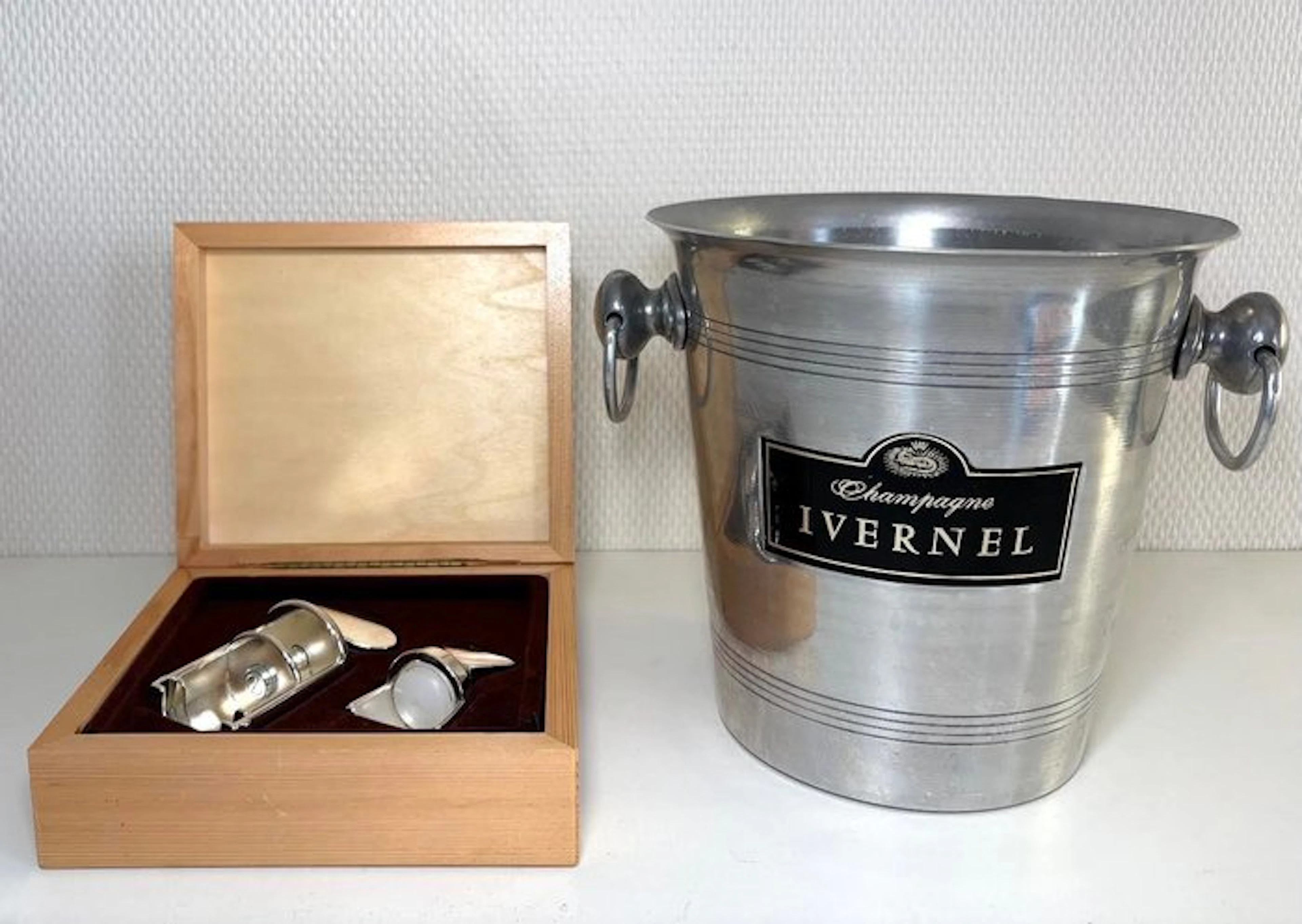 Champagne Ivernel - Champagne cooler (2) - Aluminium, Silverplated