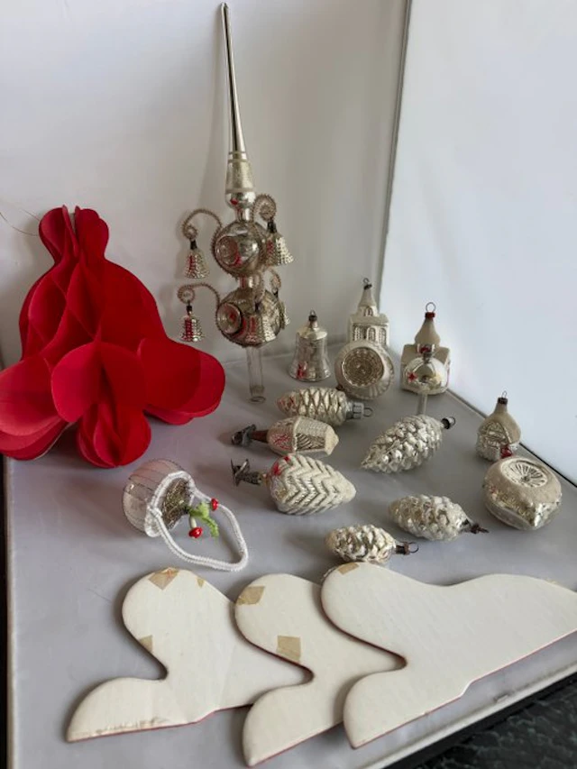 Christmas baubles (17) - Different figures. - Glass, Metal, Paper