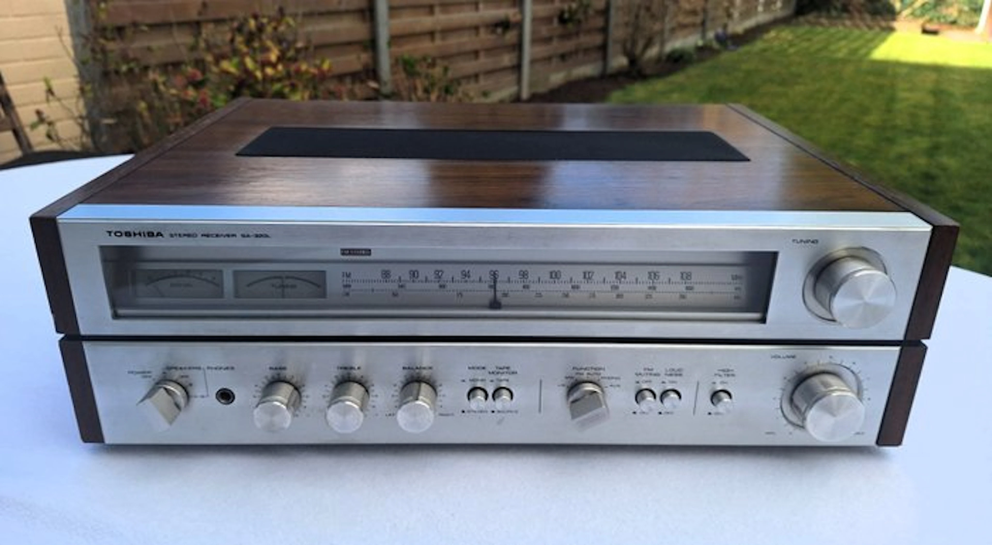 Thoshiba - SA-320L Solid state stereo receiver