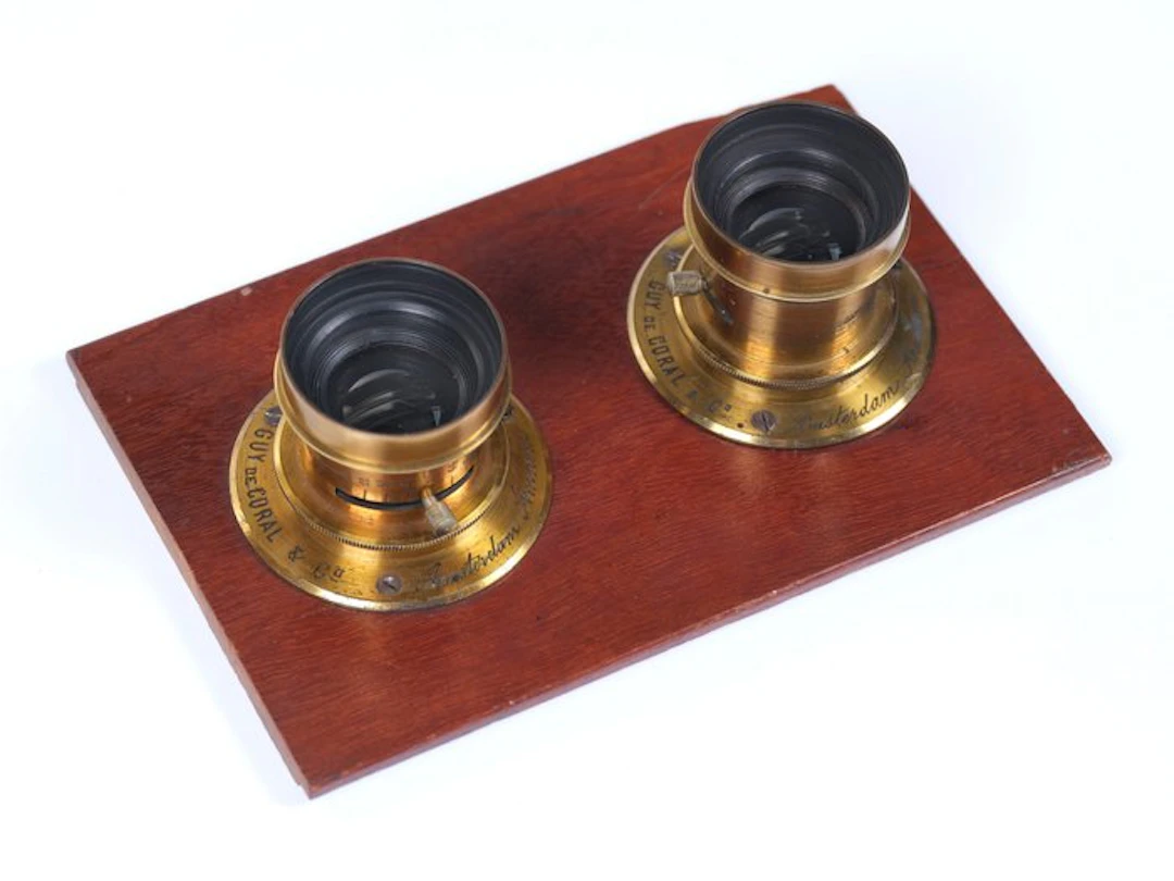 A. Gorde Stereo lensbord Brass lens