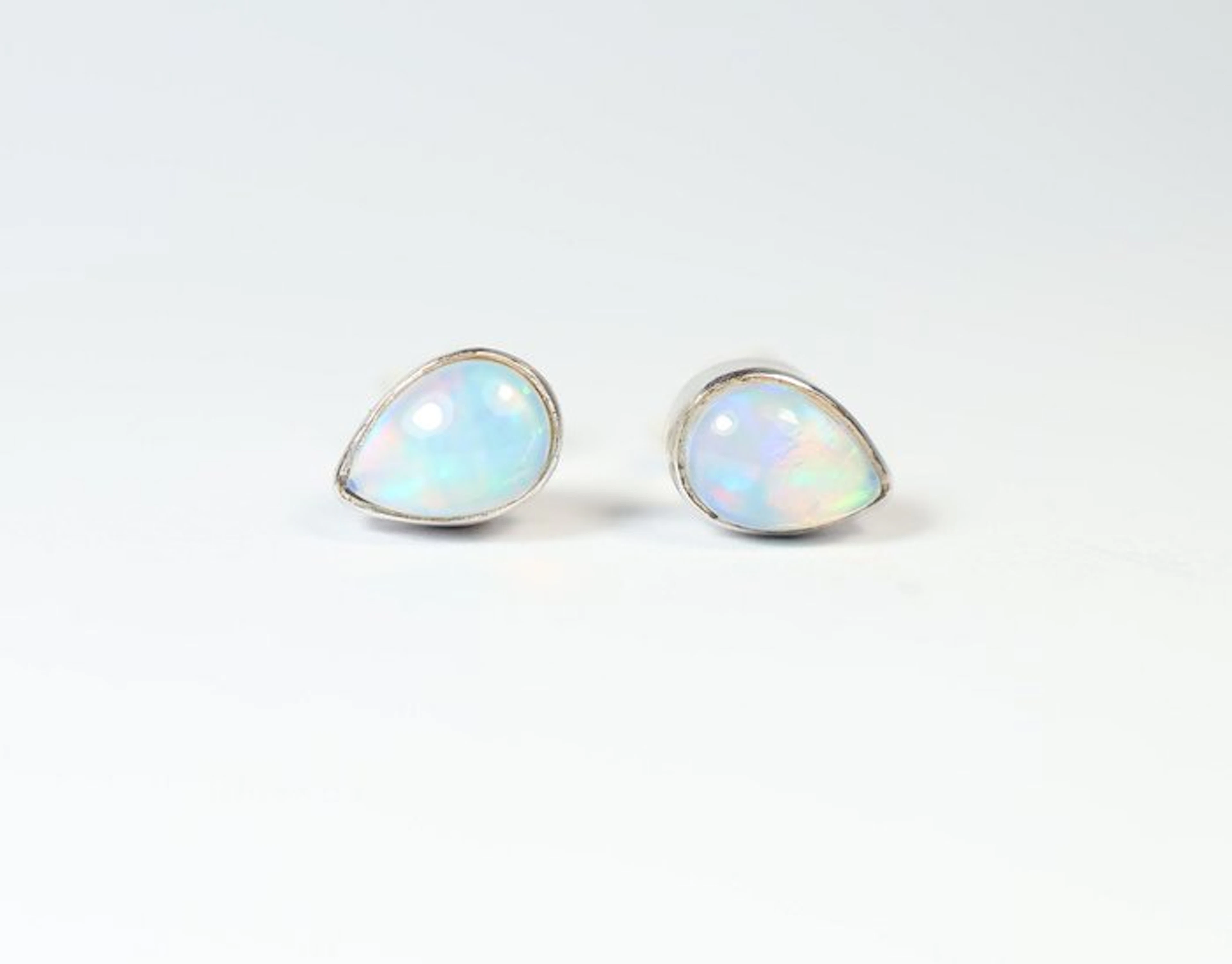 Ethiopian Opal / Welo Opal 2 stud earrings / cabochon / new- 1.36 g - (2)