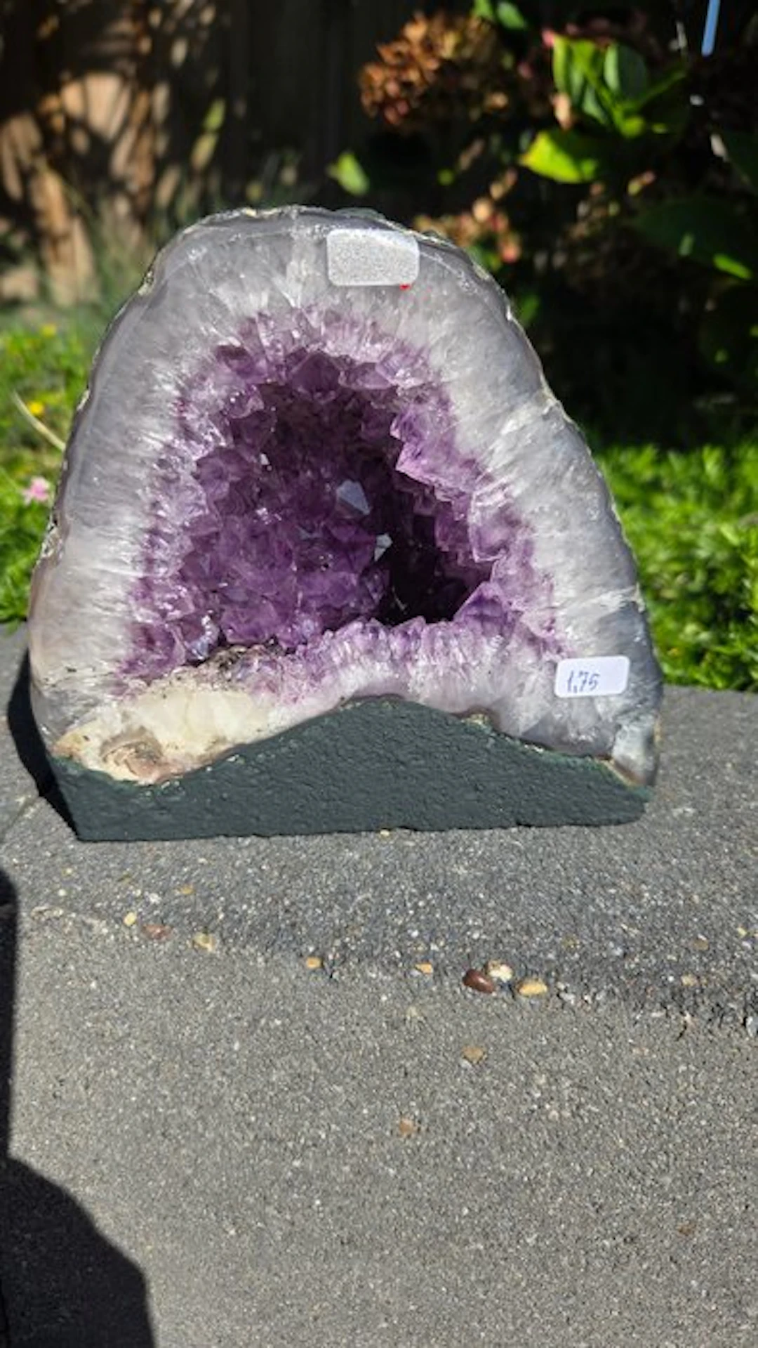 Amethyst Geode - Height: 12.5 cm - Width: 14 cm- 1.7 kg - (1)