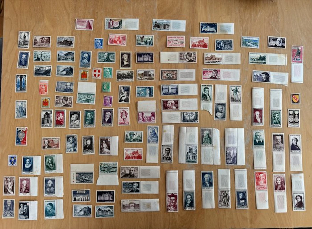 France 1949/1965 - Lot of 104 assorted mint stamps (with and without bands).